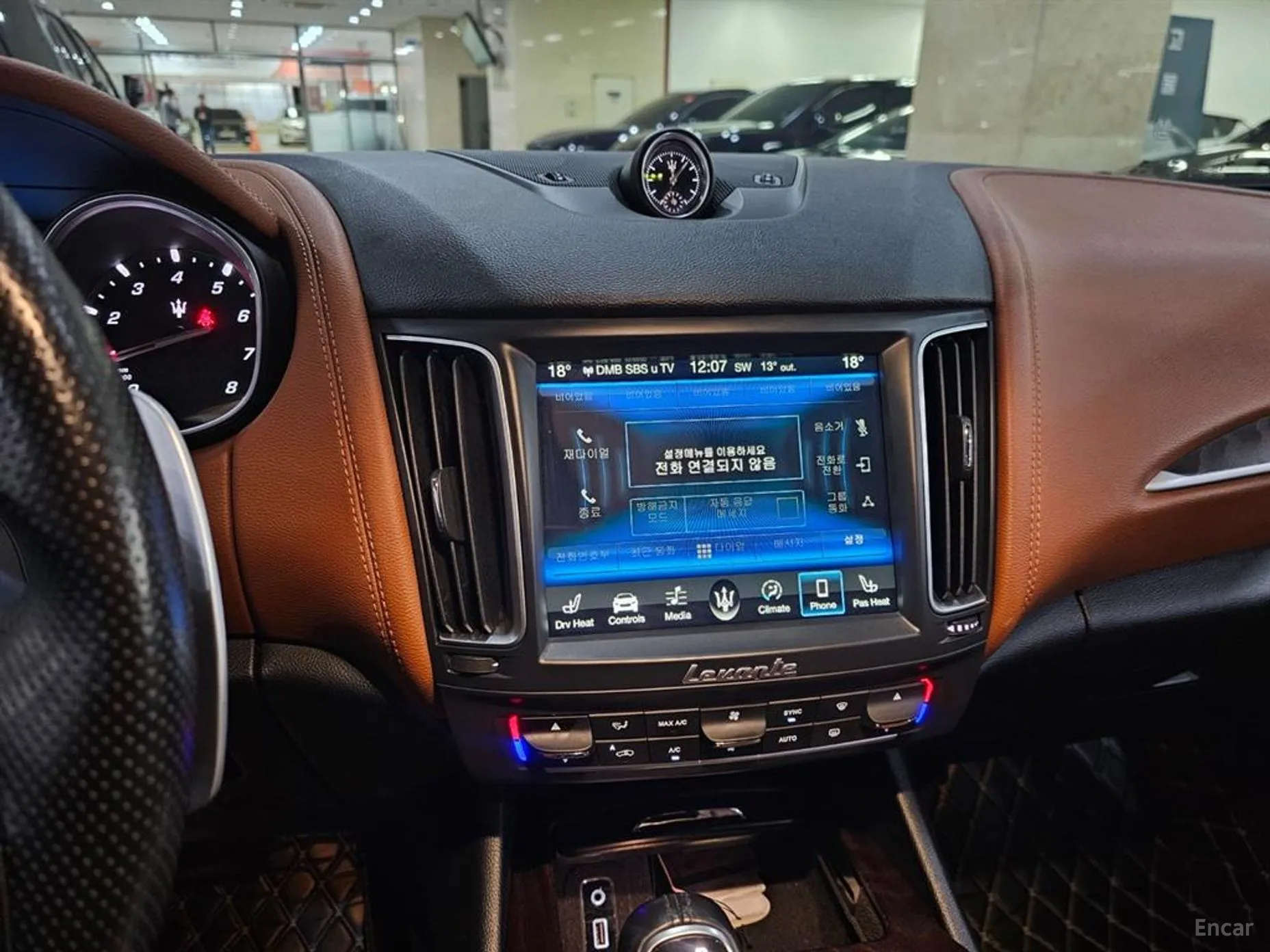 Maserati Levante превью 13