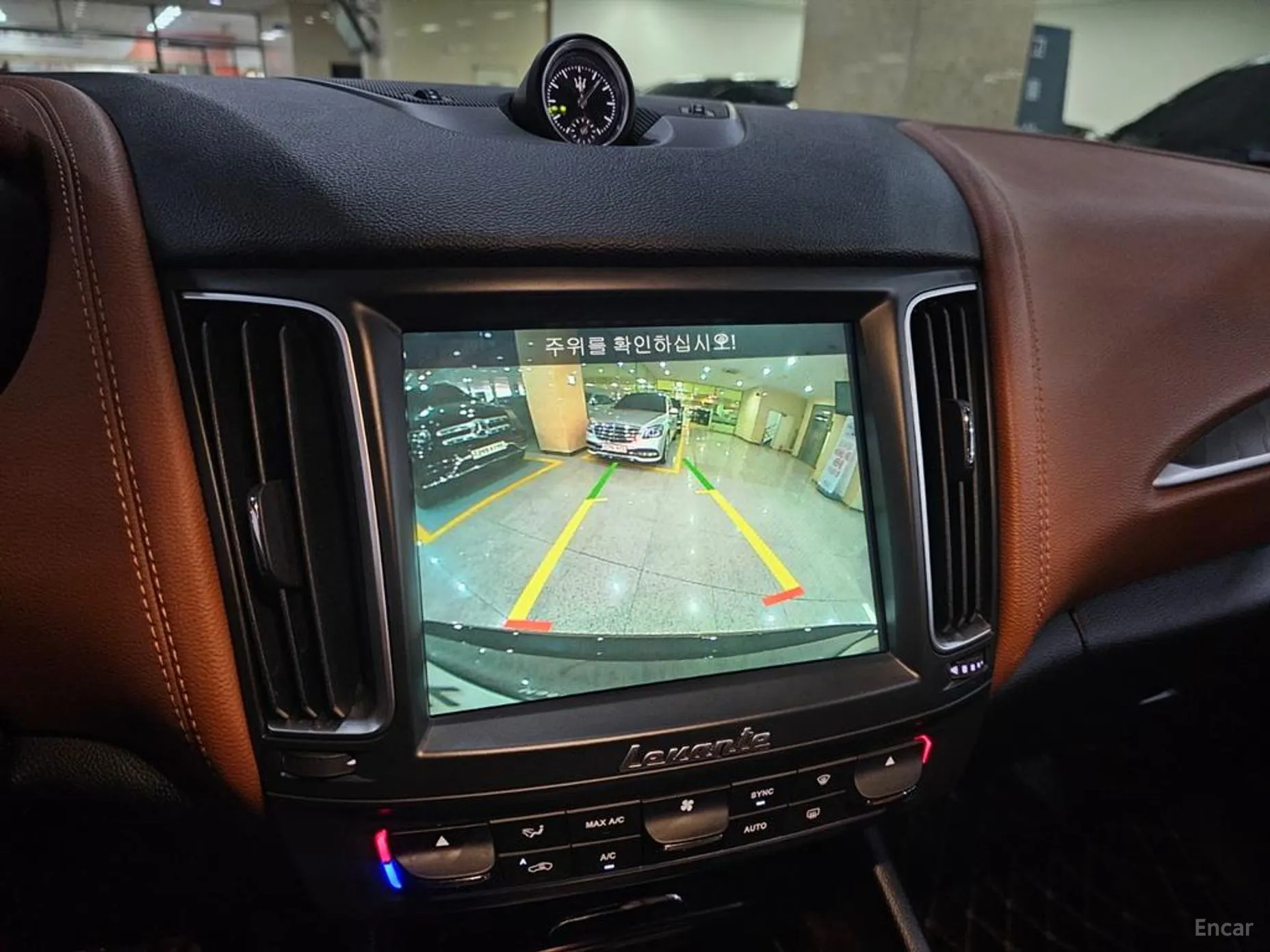 Maserati Levante превью 14
