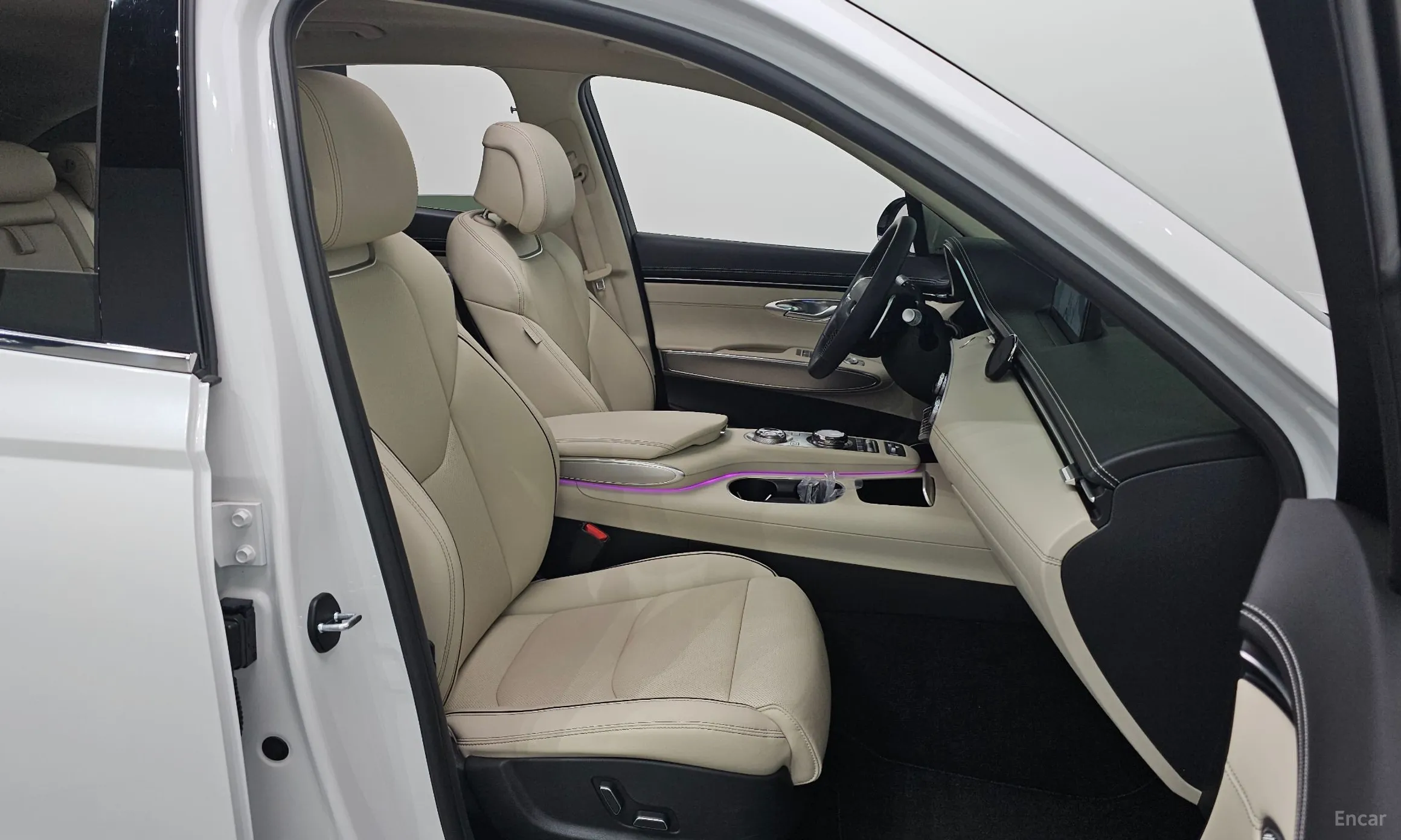 Genesis GV70 превью 11