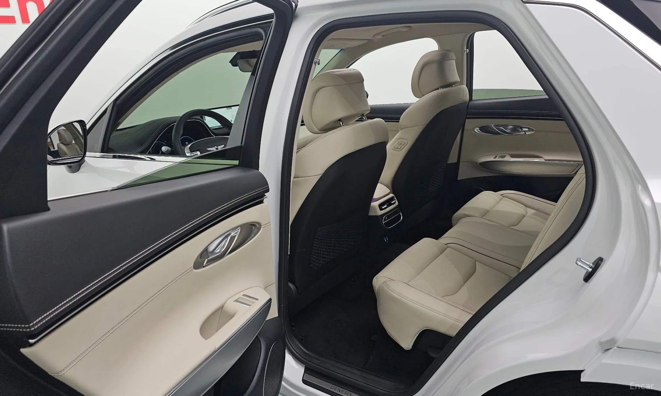 Genesis GV70 превью 12
