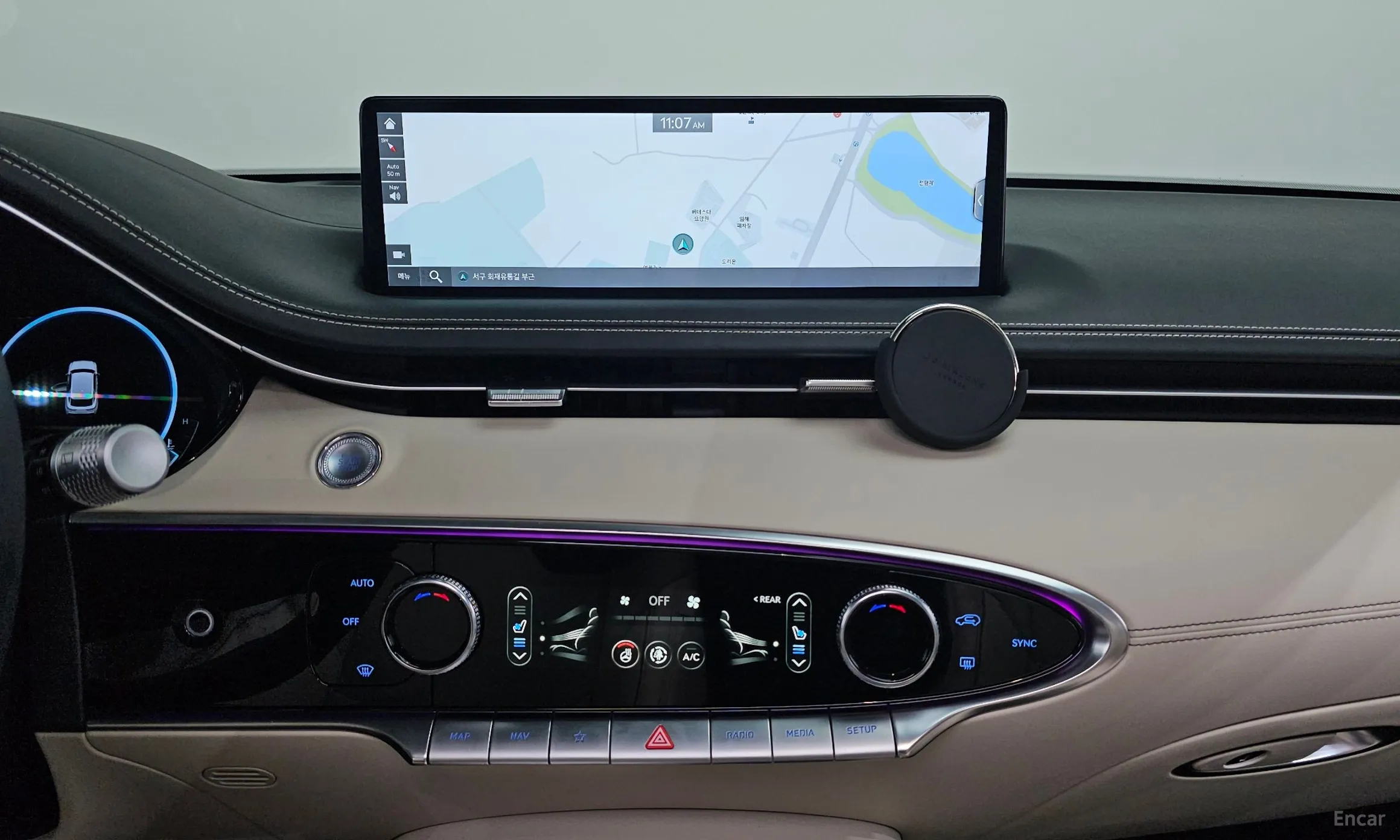 Genesis GV70 превью 14