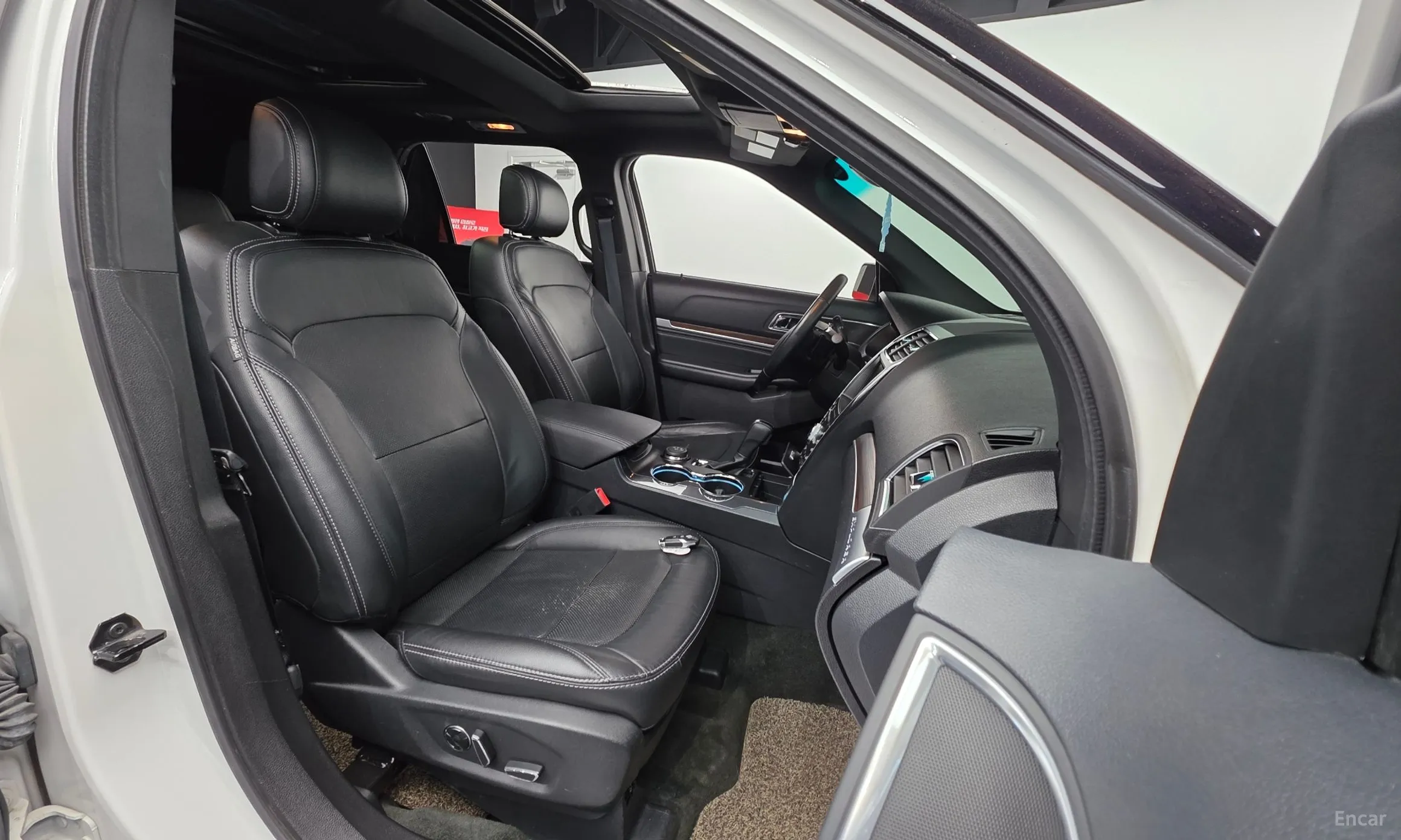 Ford Explorer превью 10