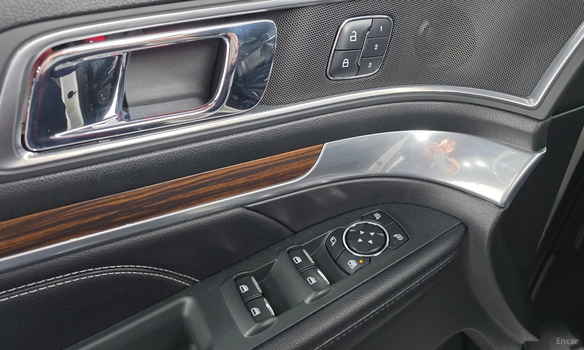 Ford Explorer превью 12