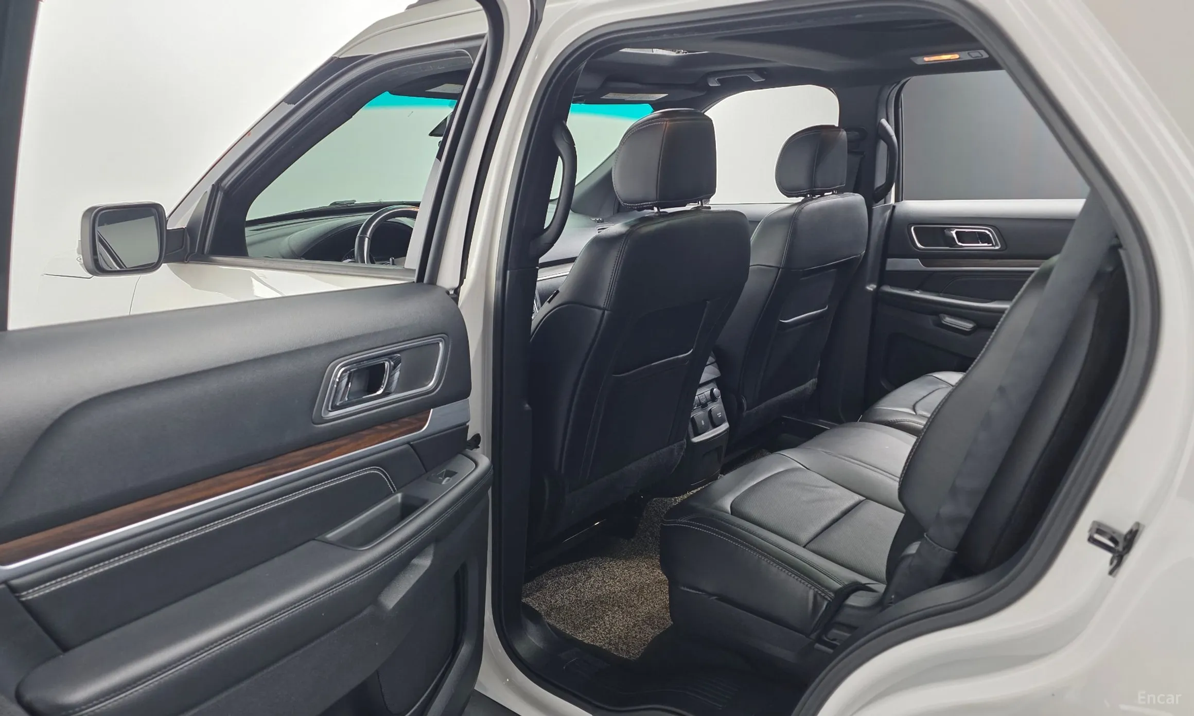 Ford Explorer превью 17
