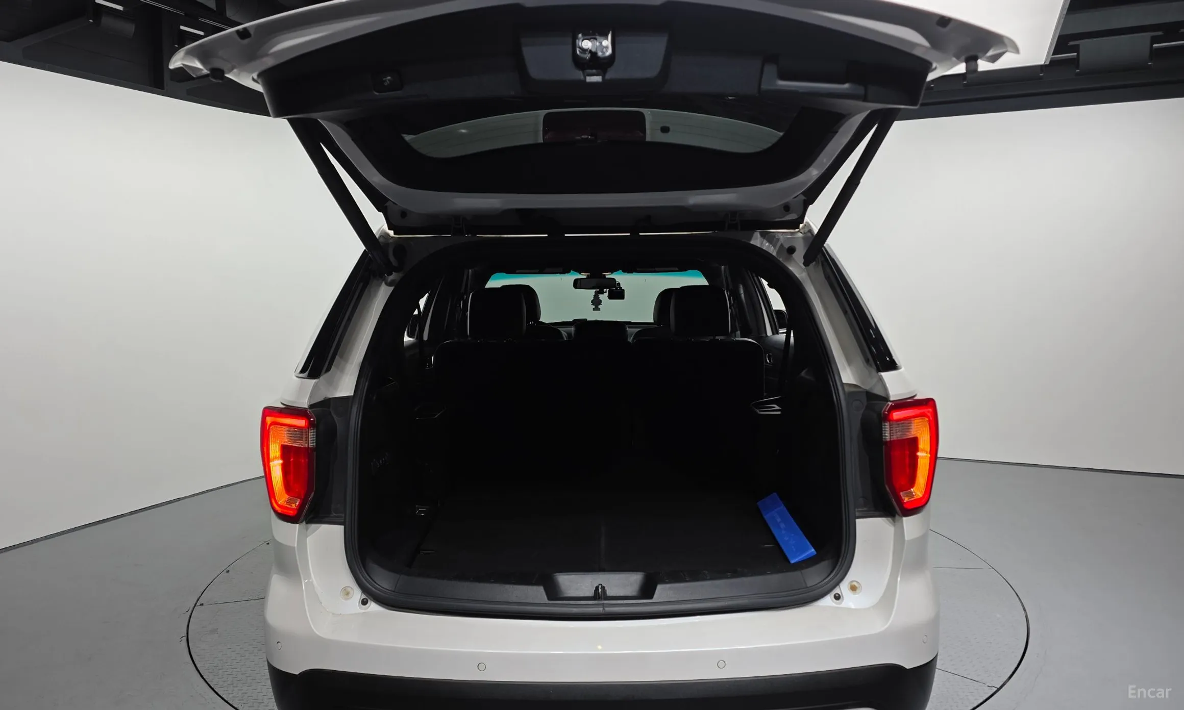 Ford Explorer превью 19