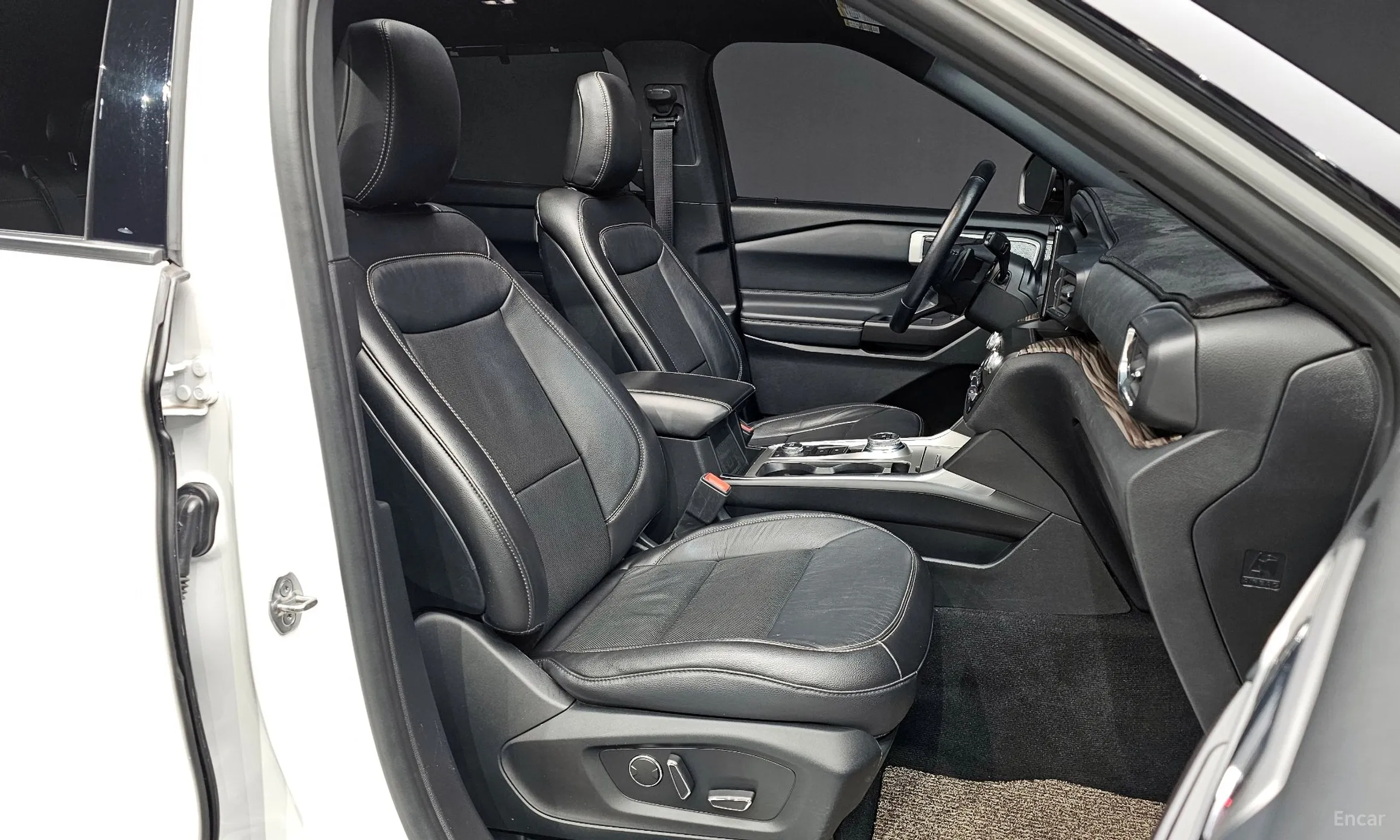 Ford Explorer 6th Generation превью 10