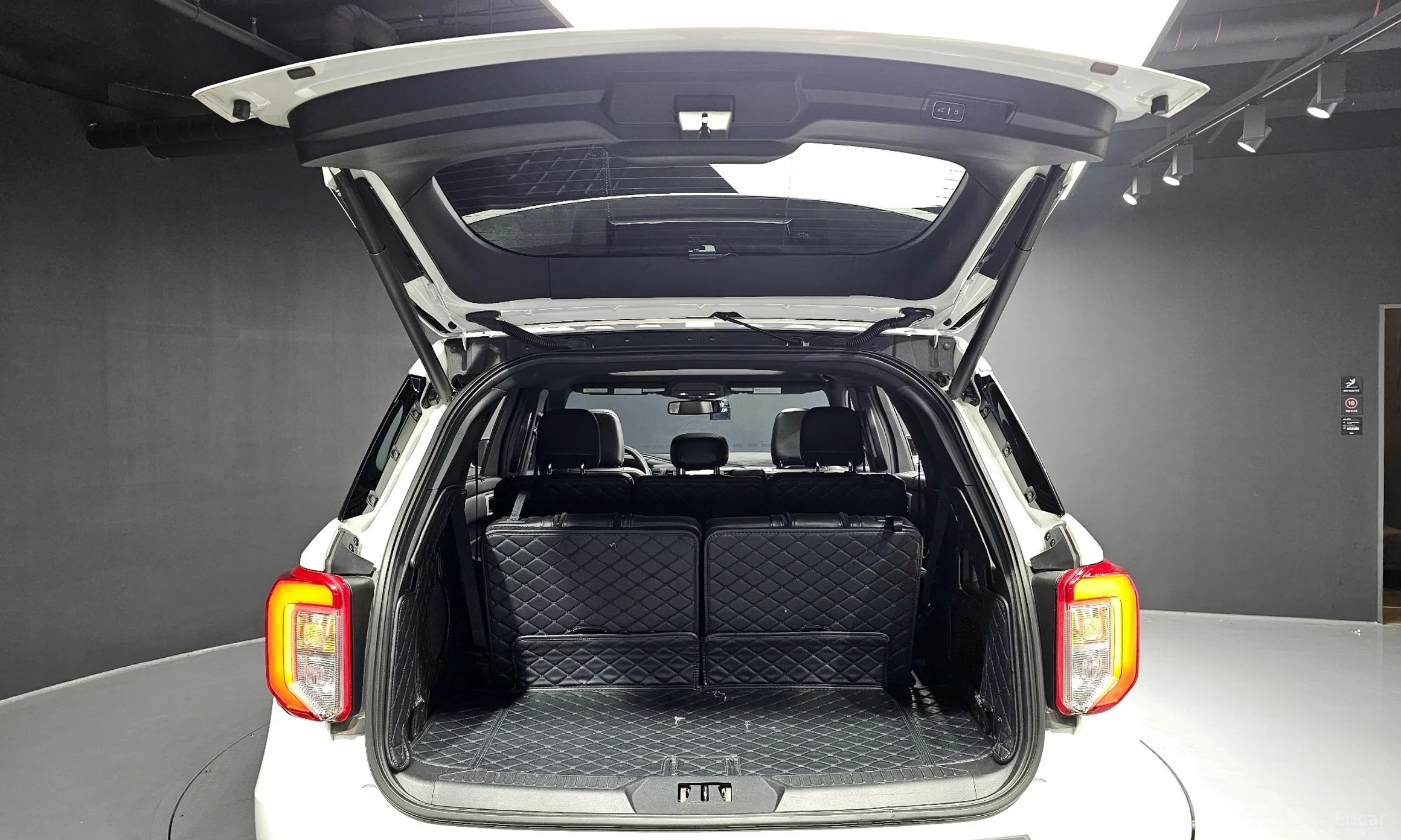 Ford Explorer 6th Generation превью 20