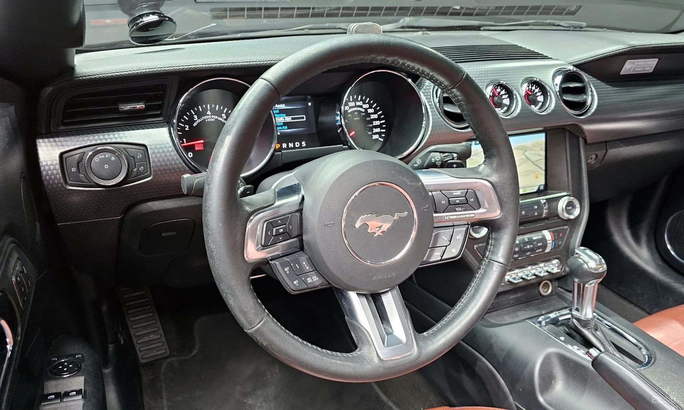 Ford Mustang превью 13