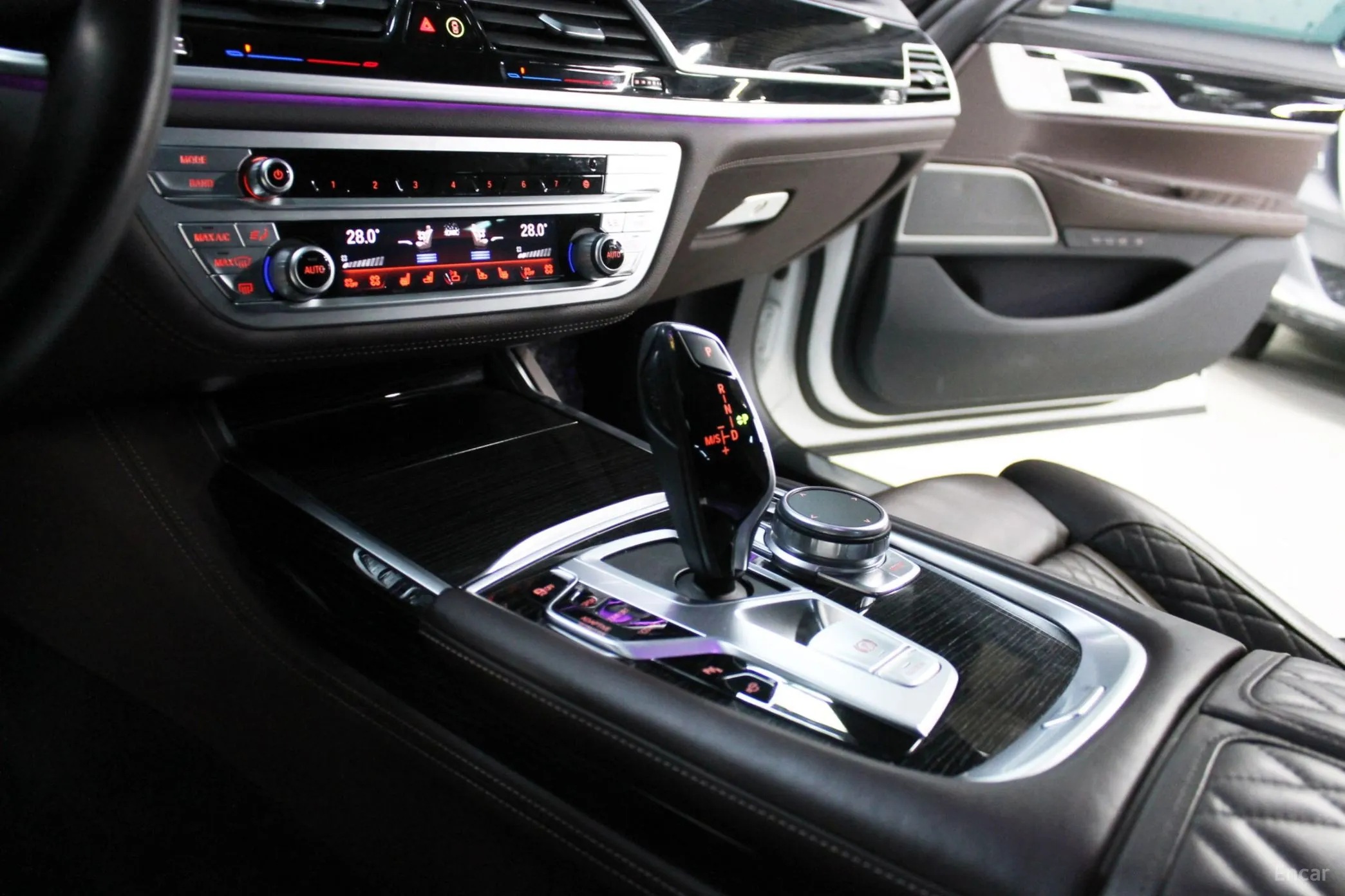 BMW 7 Series (G11) превью 17