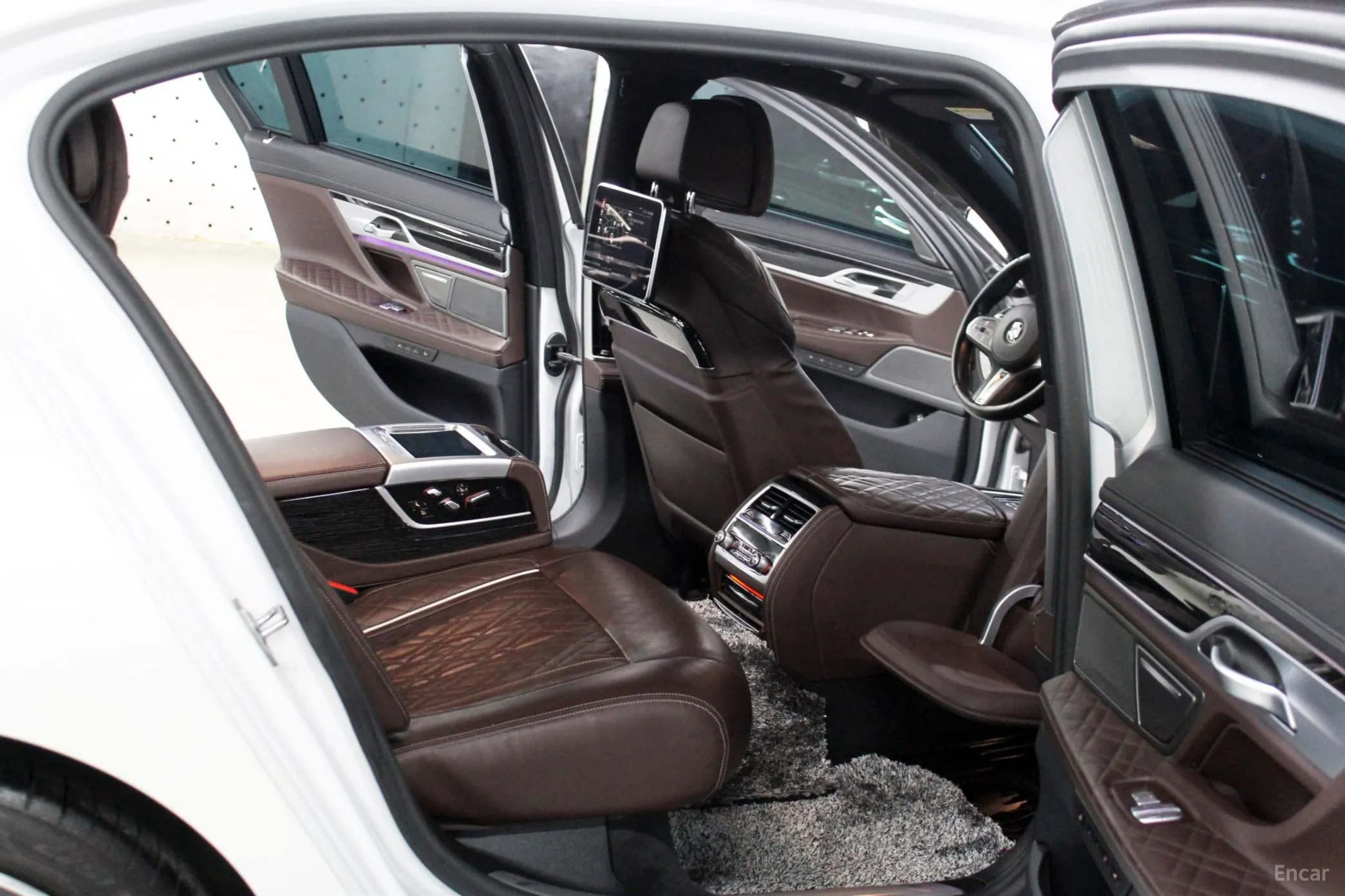 BMW 7 Series (G11) превью 18