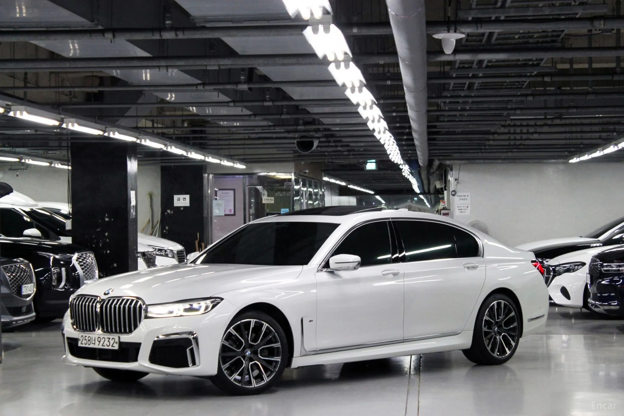 BMW 7 Series (G11) превью 3