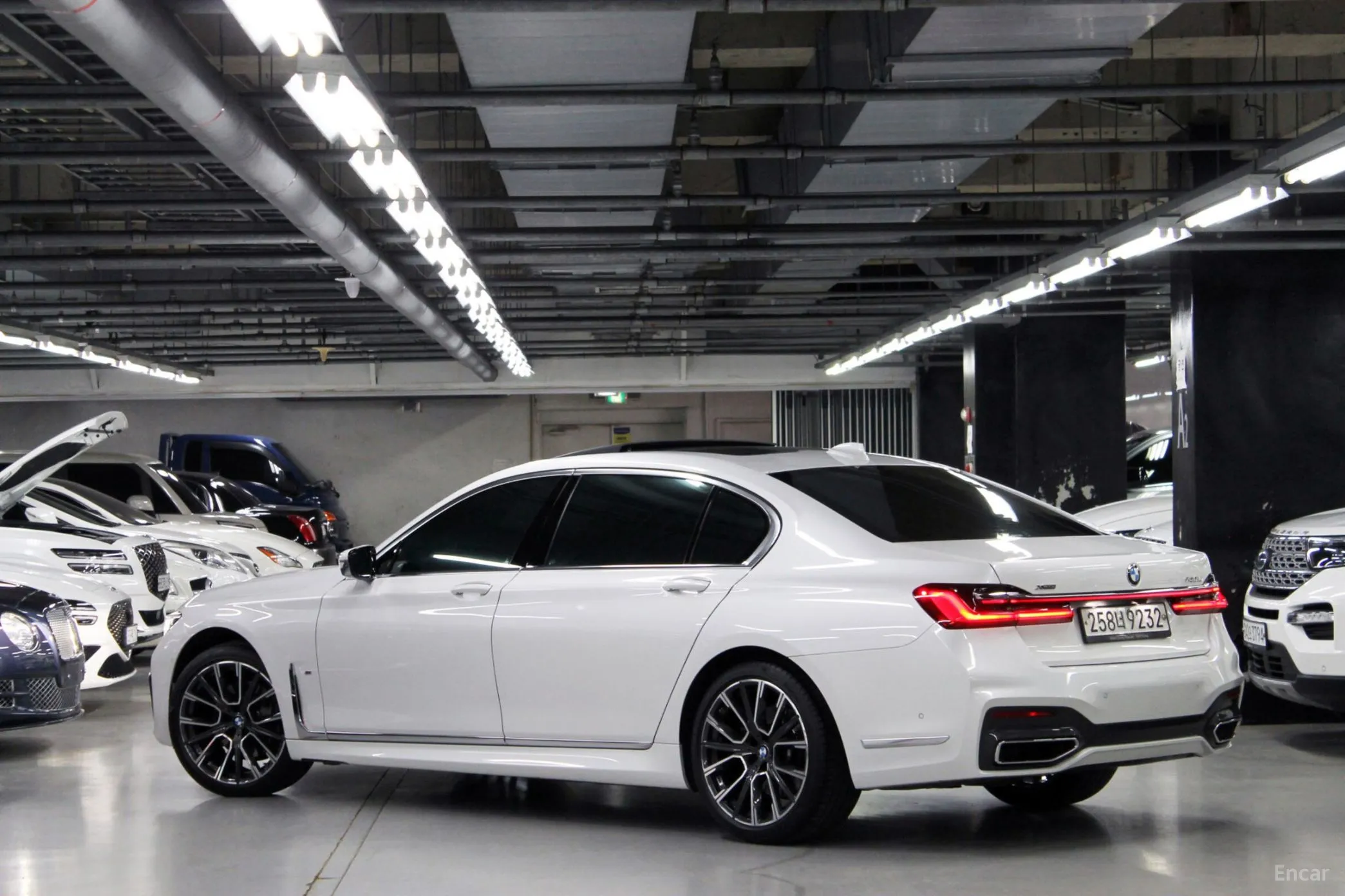 BMW 7 Series (G11) превью 4