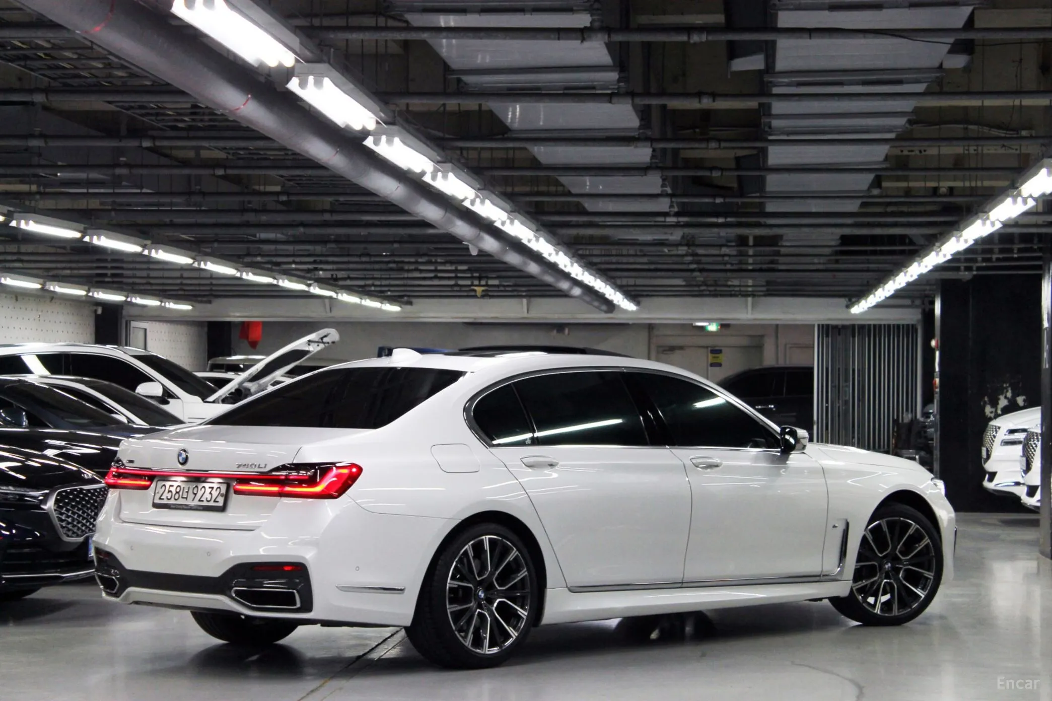 BMW 7 Series (G11) превью 6