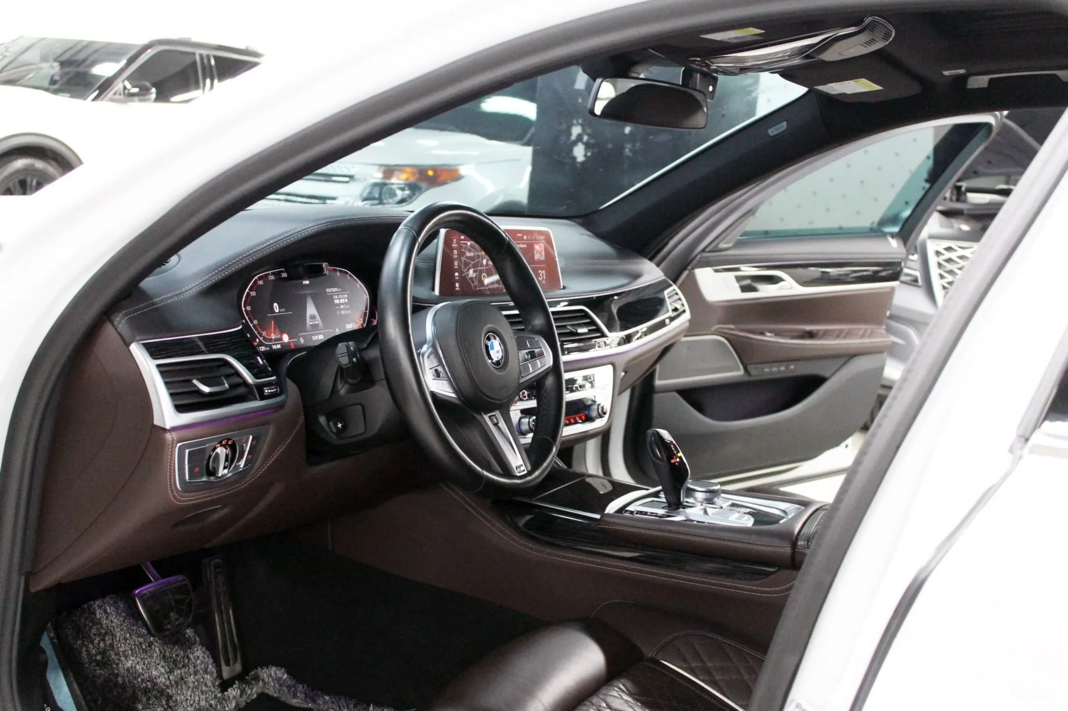 BMW 7 Series (G11) превью 8