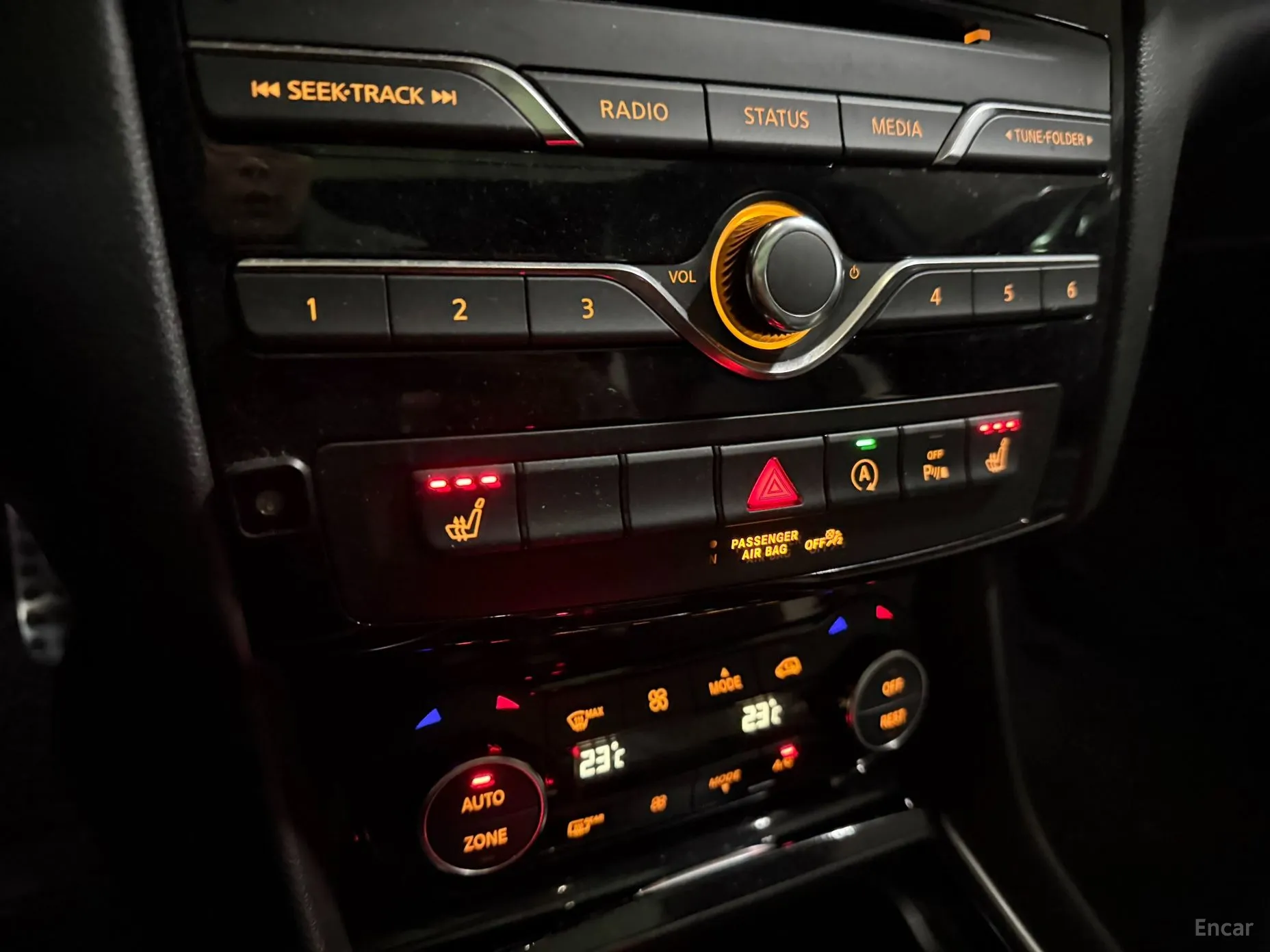 Infiniti Q30 превью 11