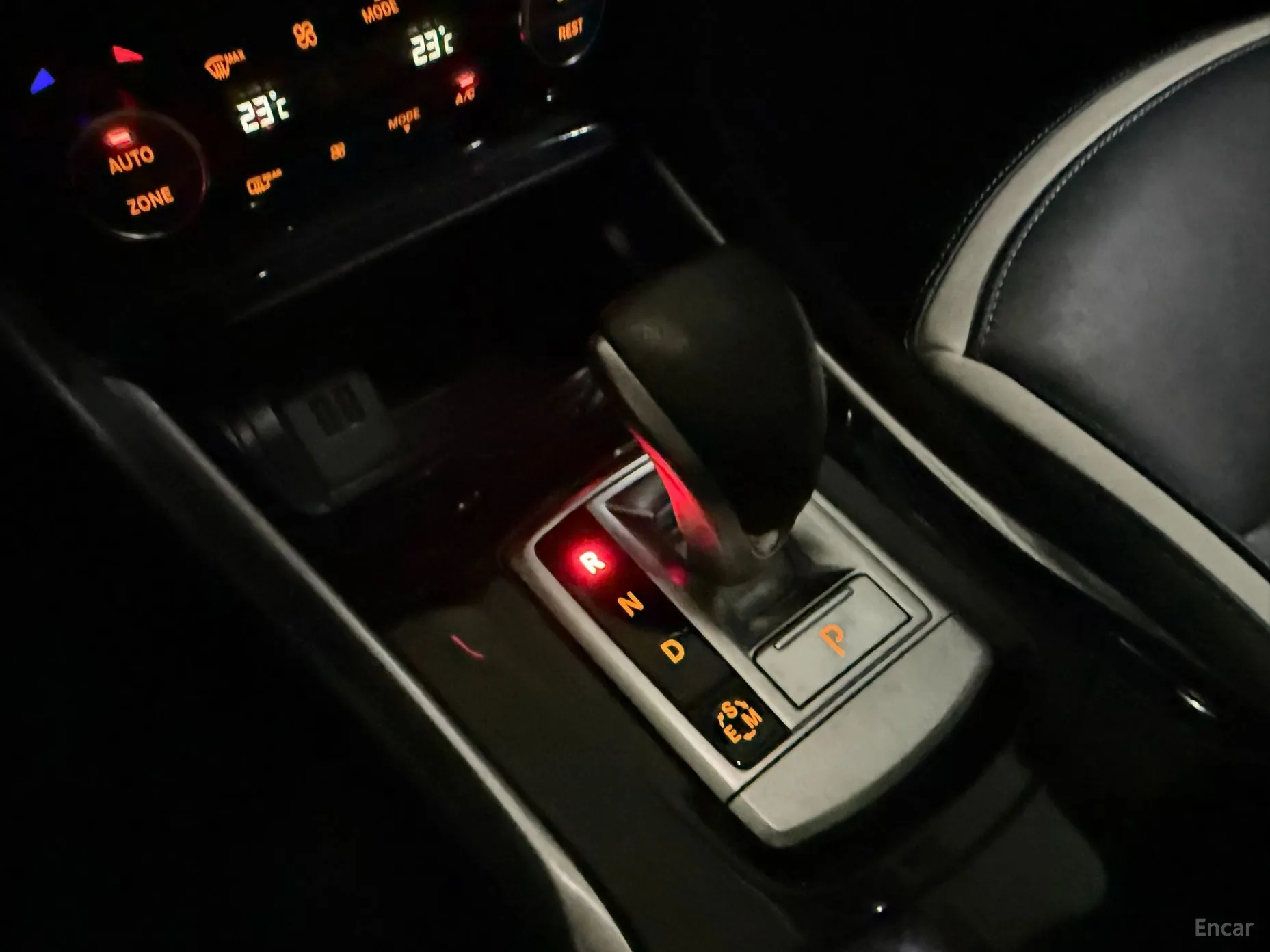 Infiniti Q30 превью 9