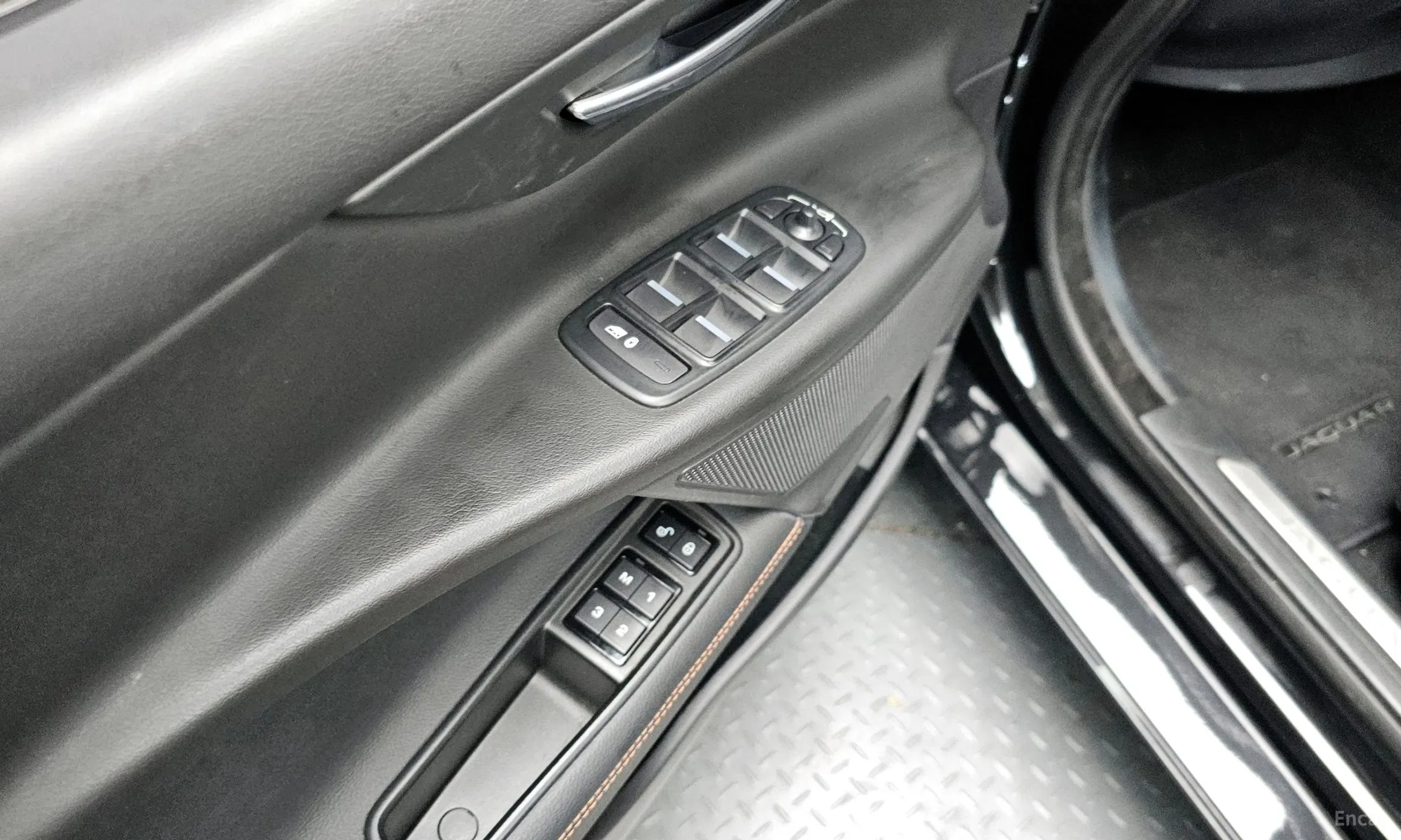 Jaguar XE превью 17