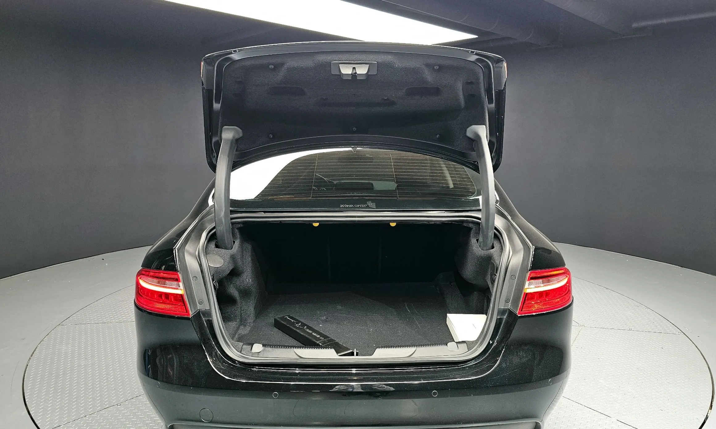 Jaguar XE превью 20