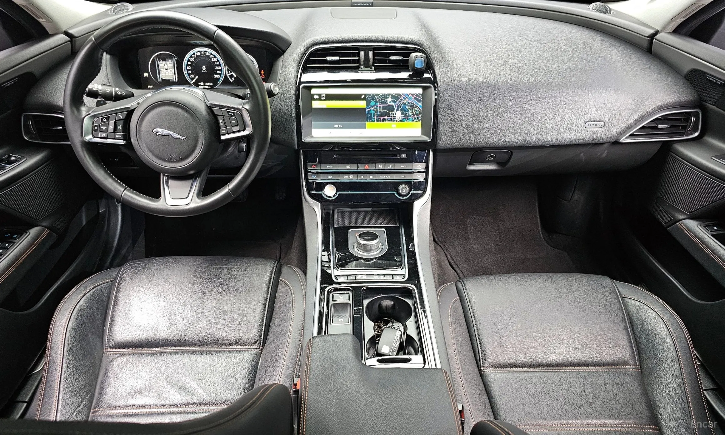 Jaguar XE превью 7