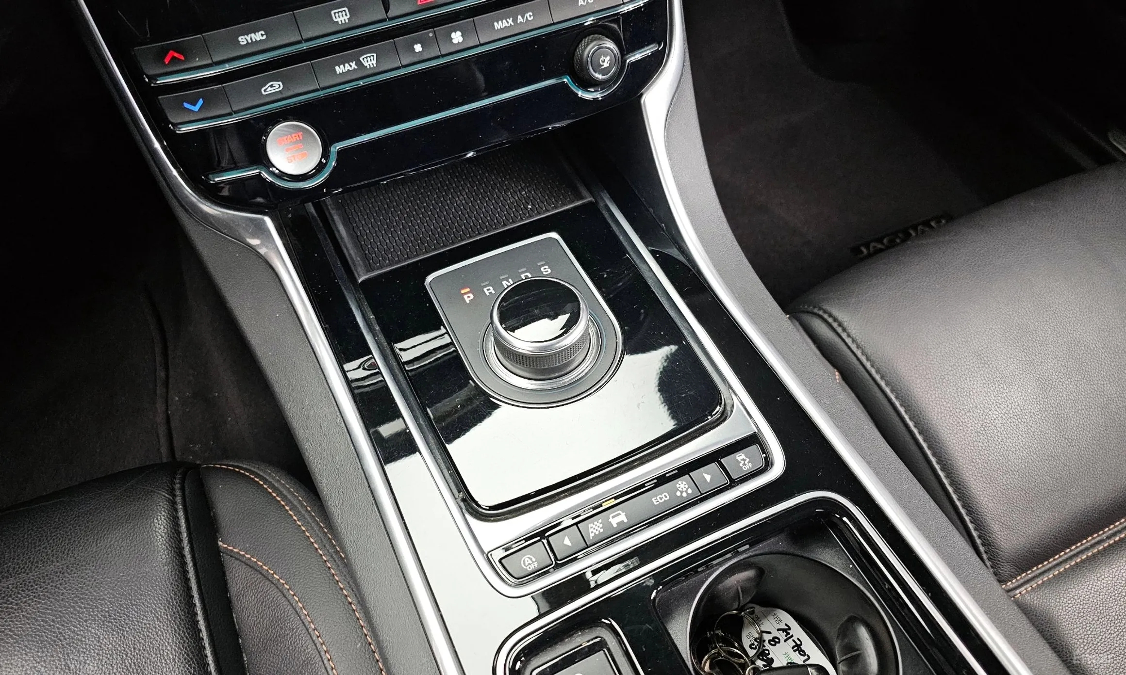 Jaguar XE превью 9