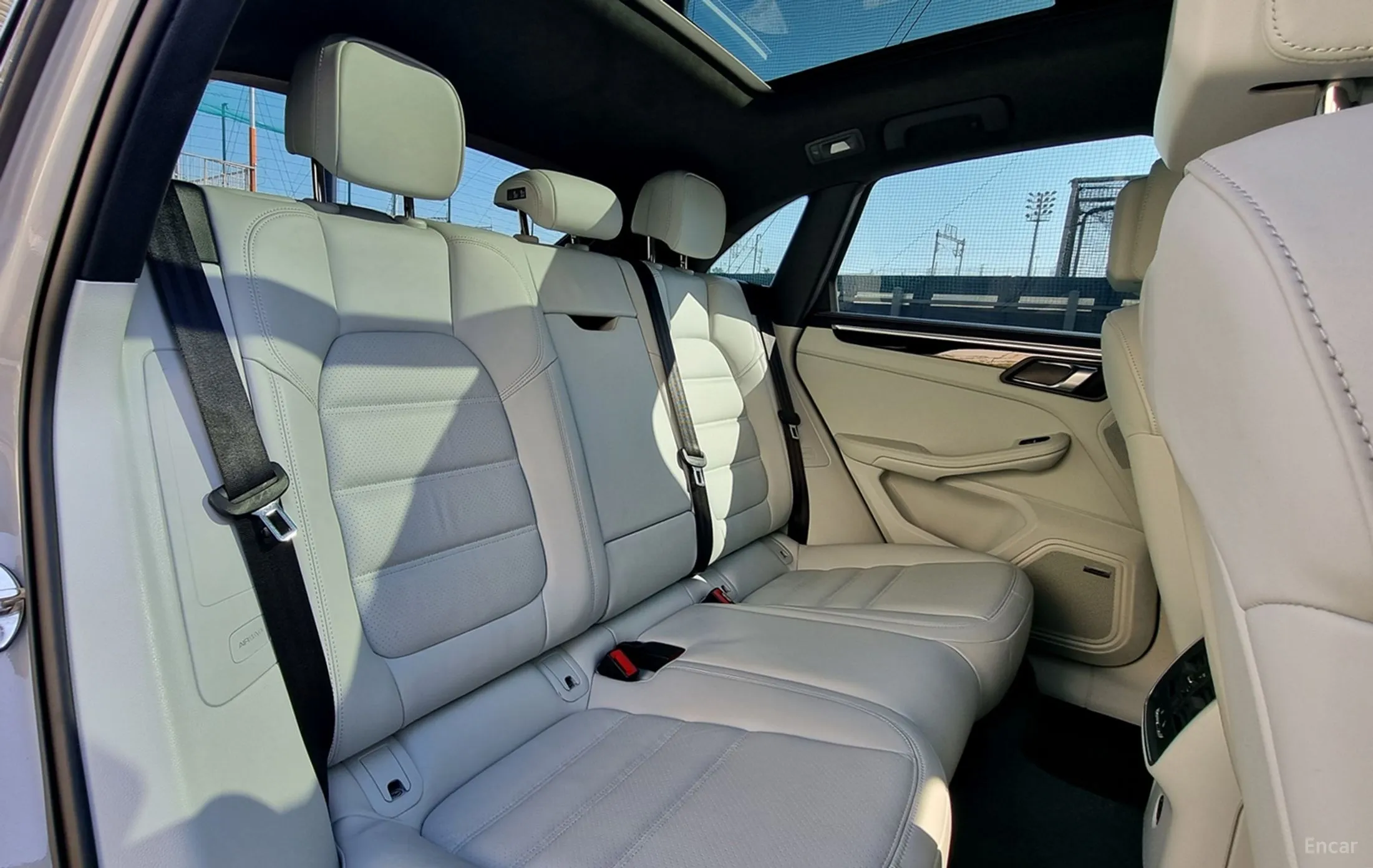 Porsche Macan превью 14