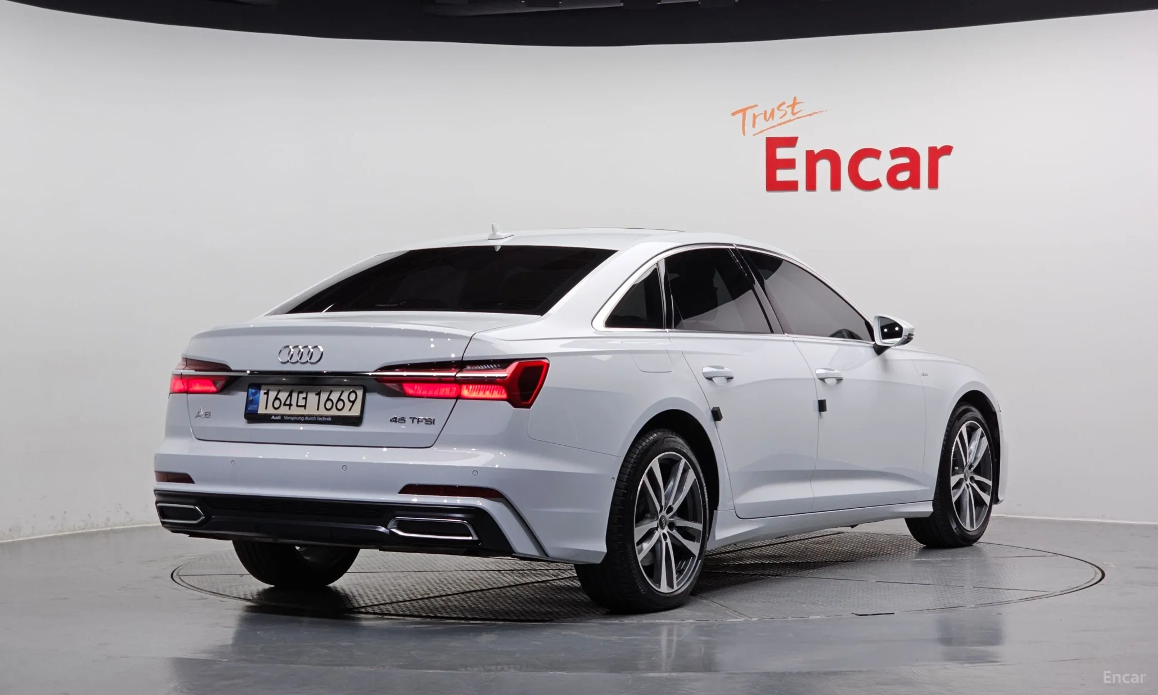 Audi A6 (C8)