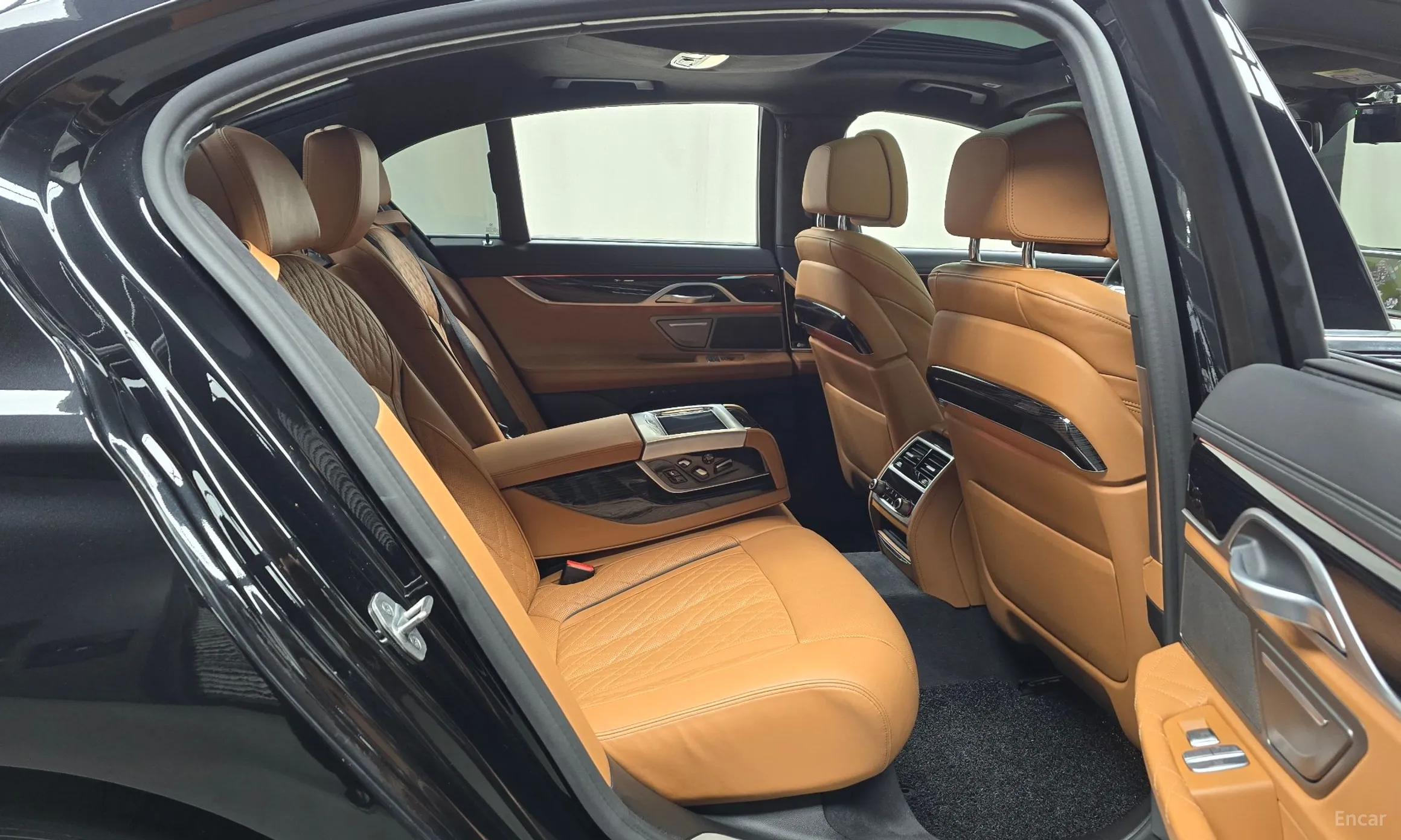 BMW 7 Series (G11) превью 12