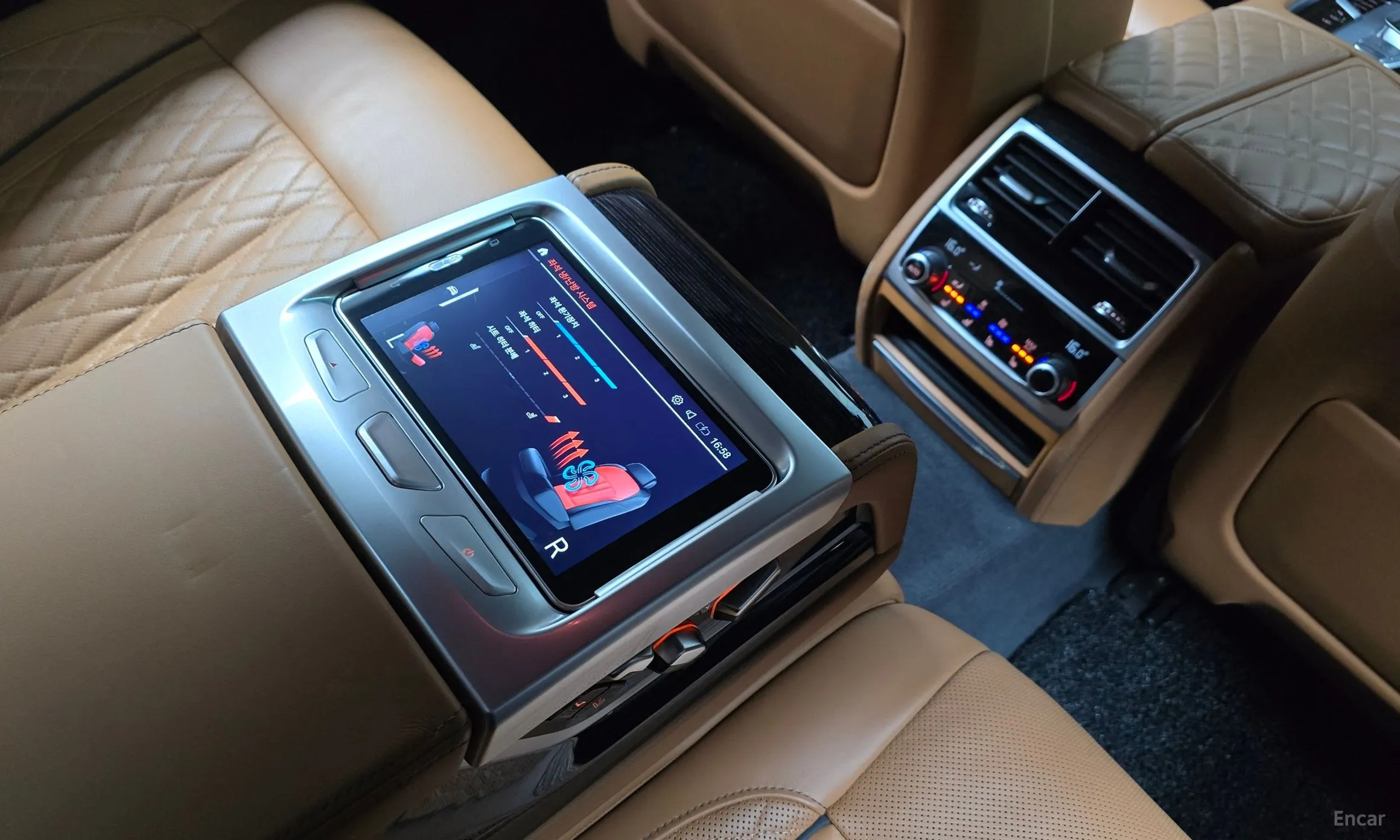 BMW 7 Series (G11) превью 19