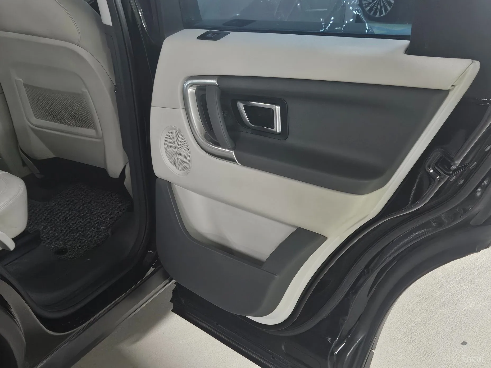 Land Rover Discovery Sports превью 13