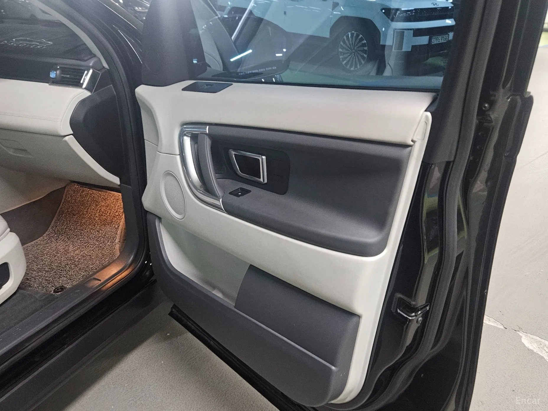 Land Rover Discovery Sports превью 15