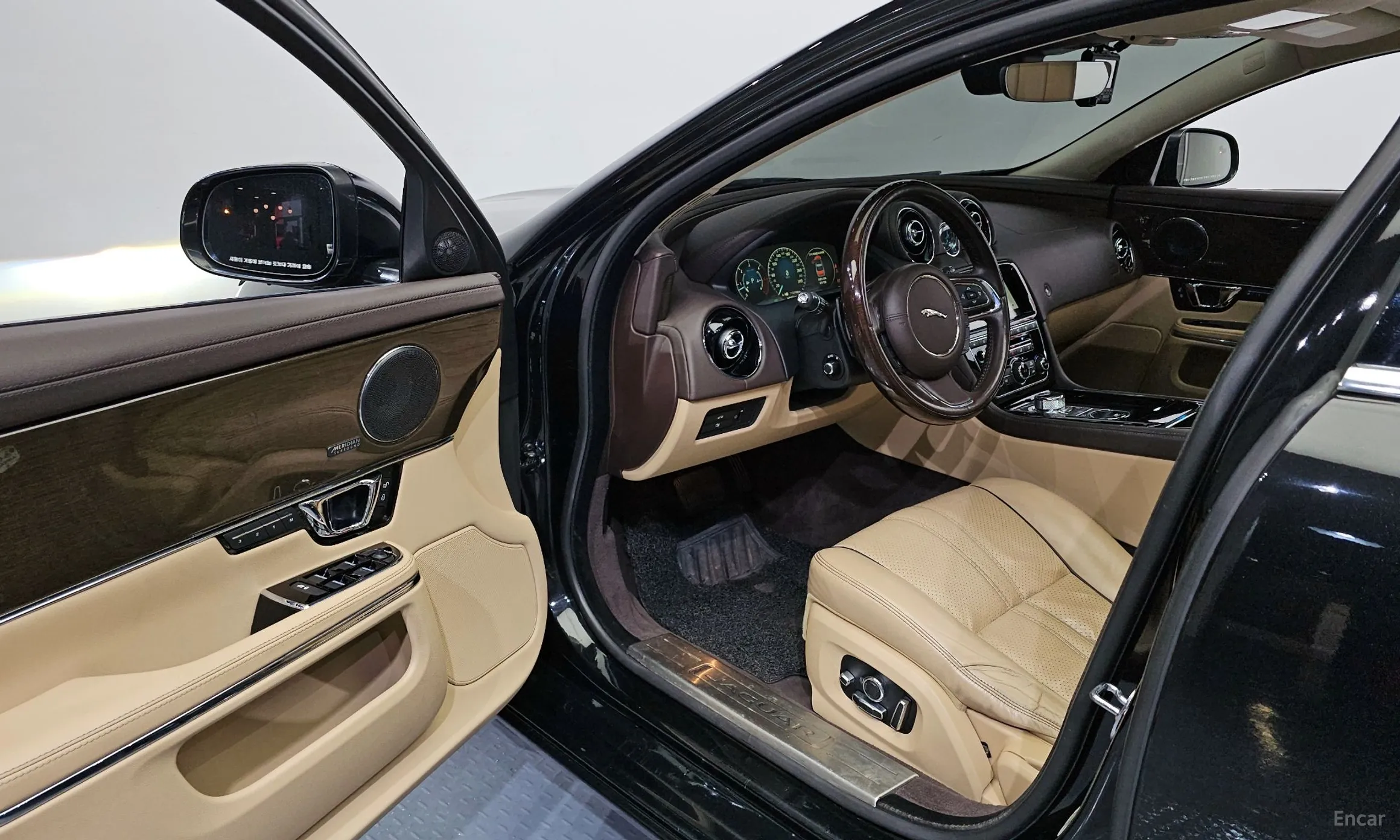 Jaguar All New XJ превью 10