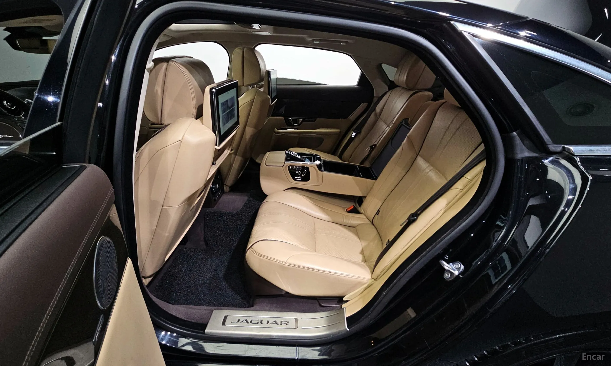 Jaguar All New XJ превью 11