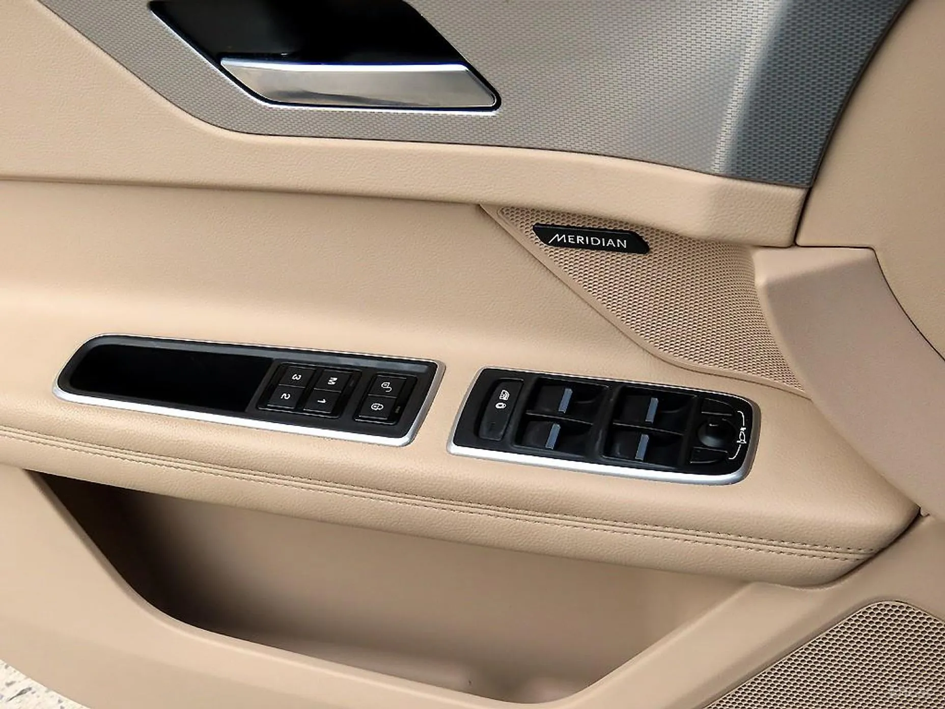 Jaguar XF (x260) превью 12