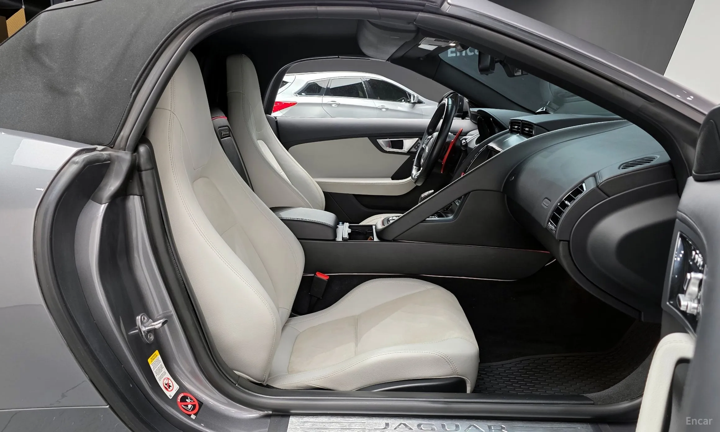 Jaguar F-TYPE превью 10