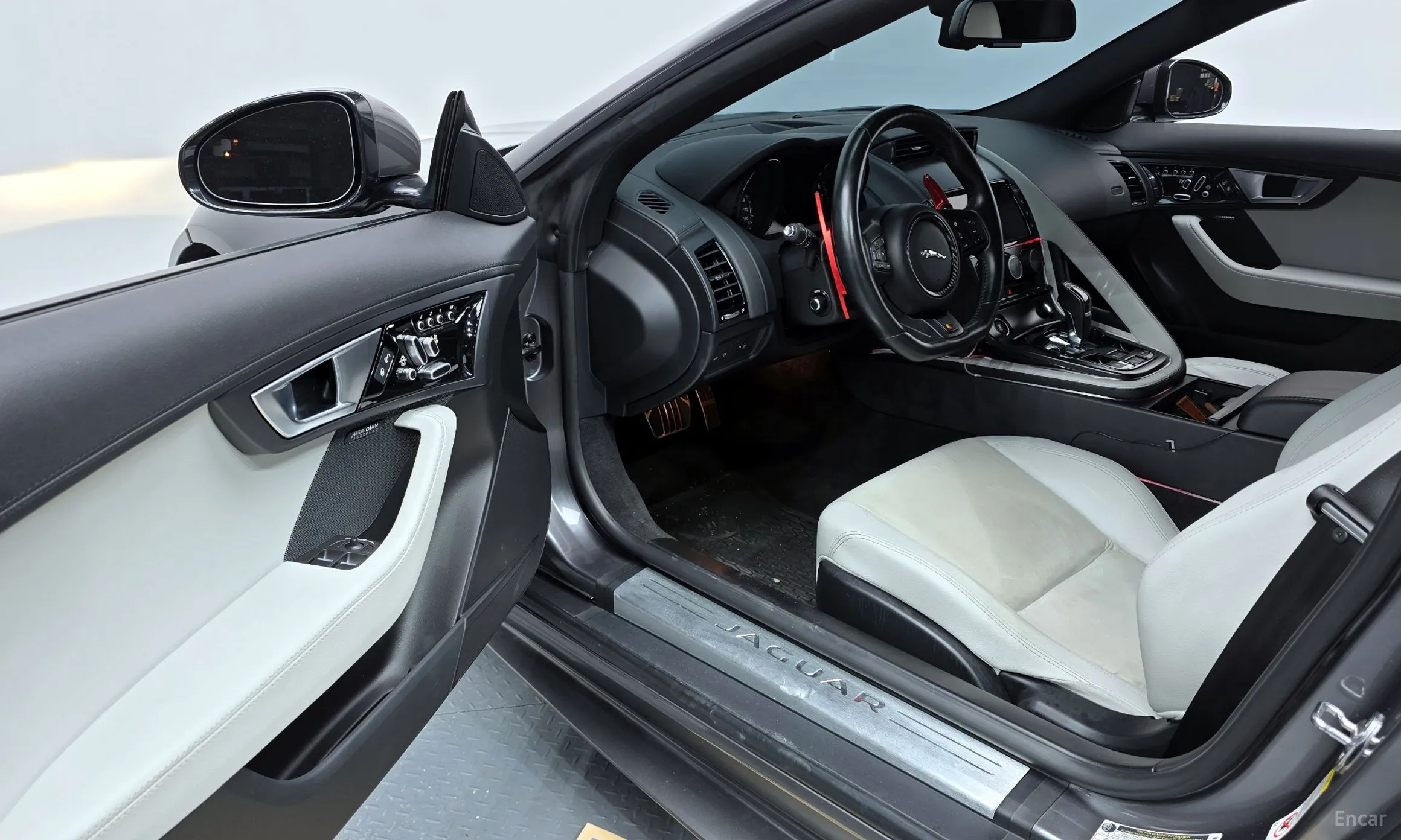Jaguar F-TYPE превью 11