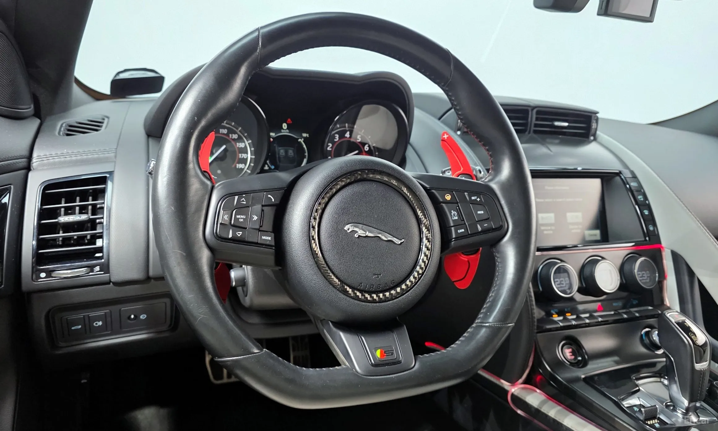 Jaguar F-TYPE превью 12