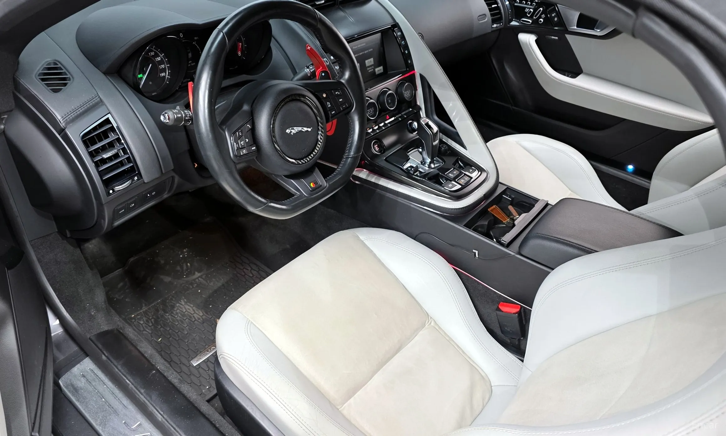 Jaguar F-TYPE превью 7