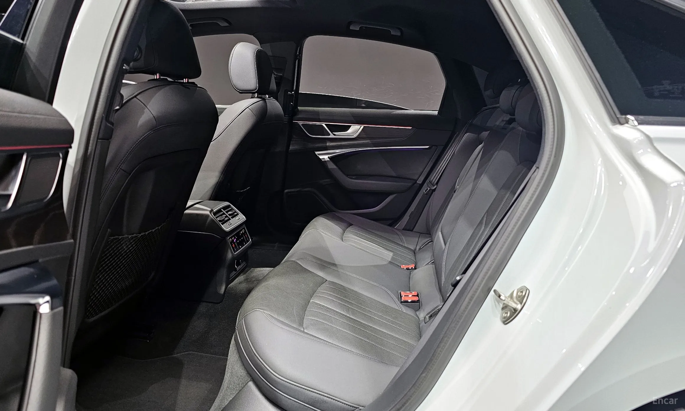 Audi A6 (C8) превью 12
