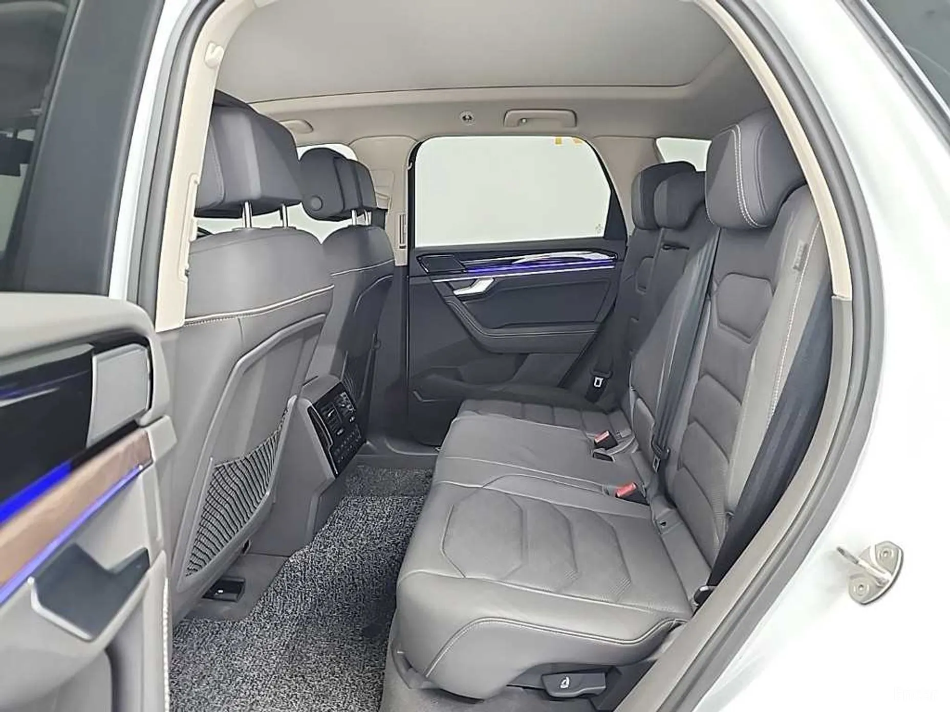 Volkswagen Touareg 3rd Generation превью 12