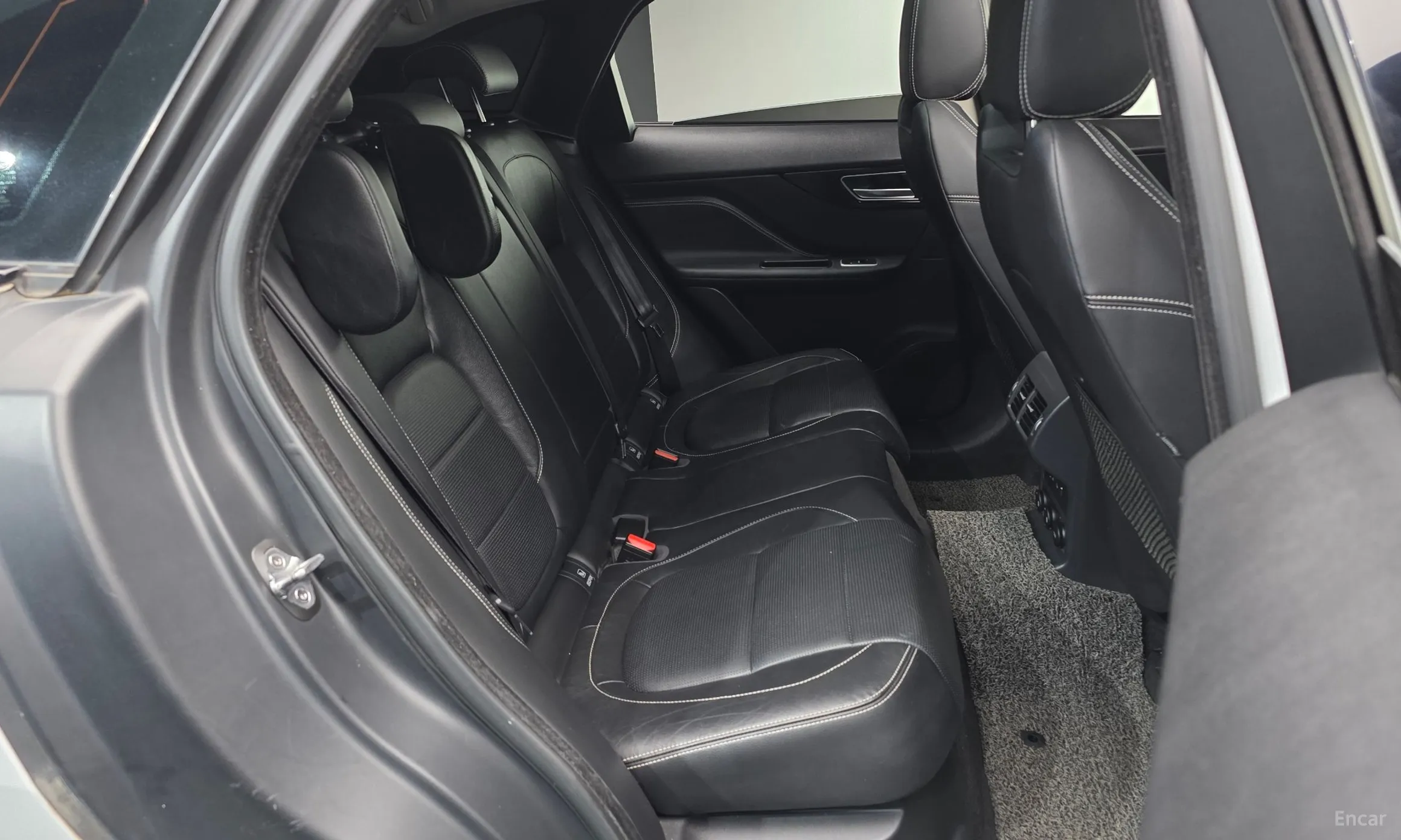 Jaguar F-PACE превью 12