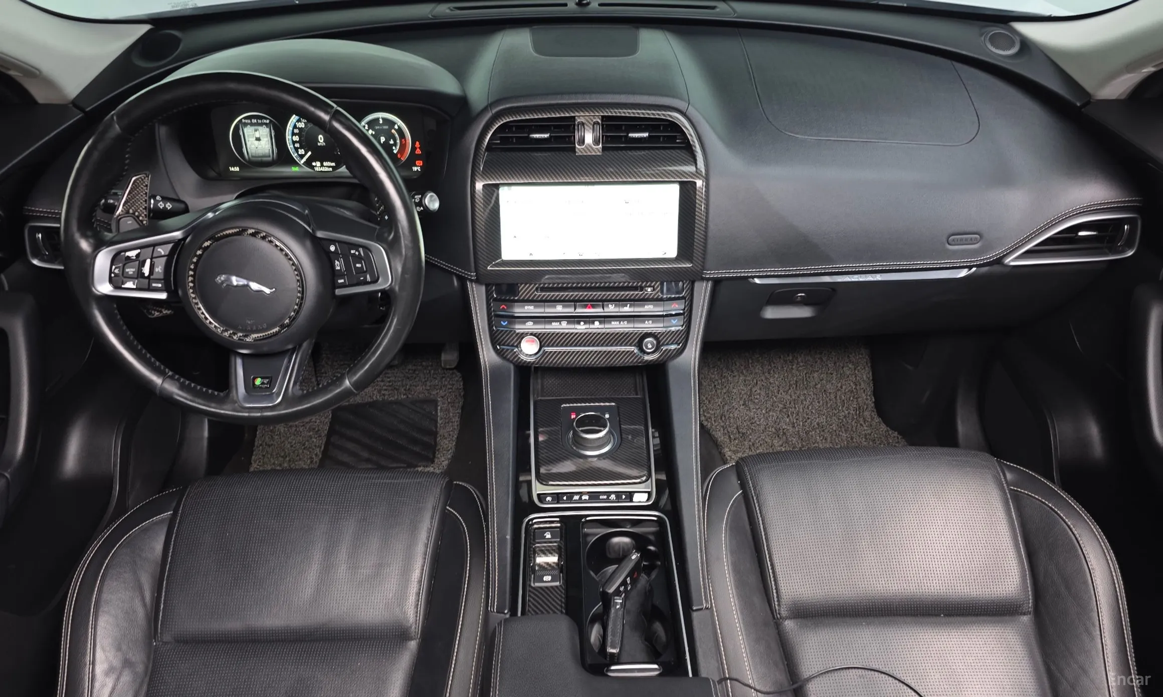 Jaguar F-PACE превью 7