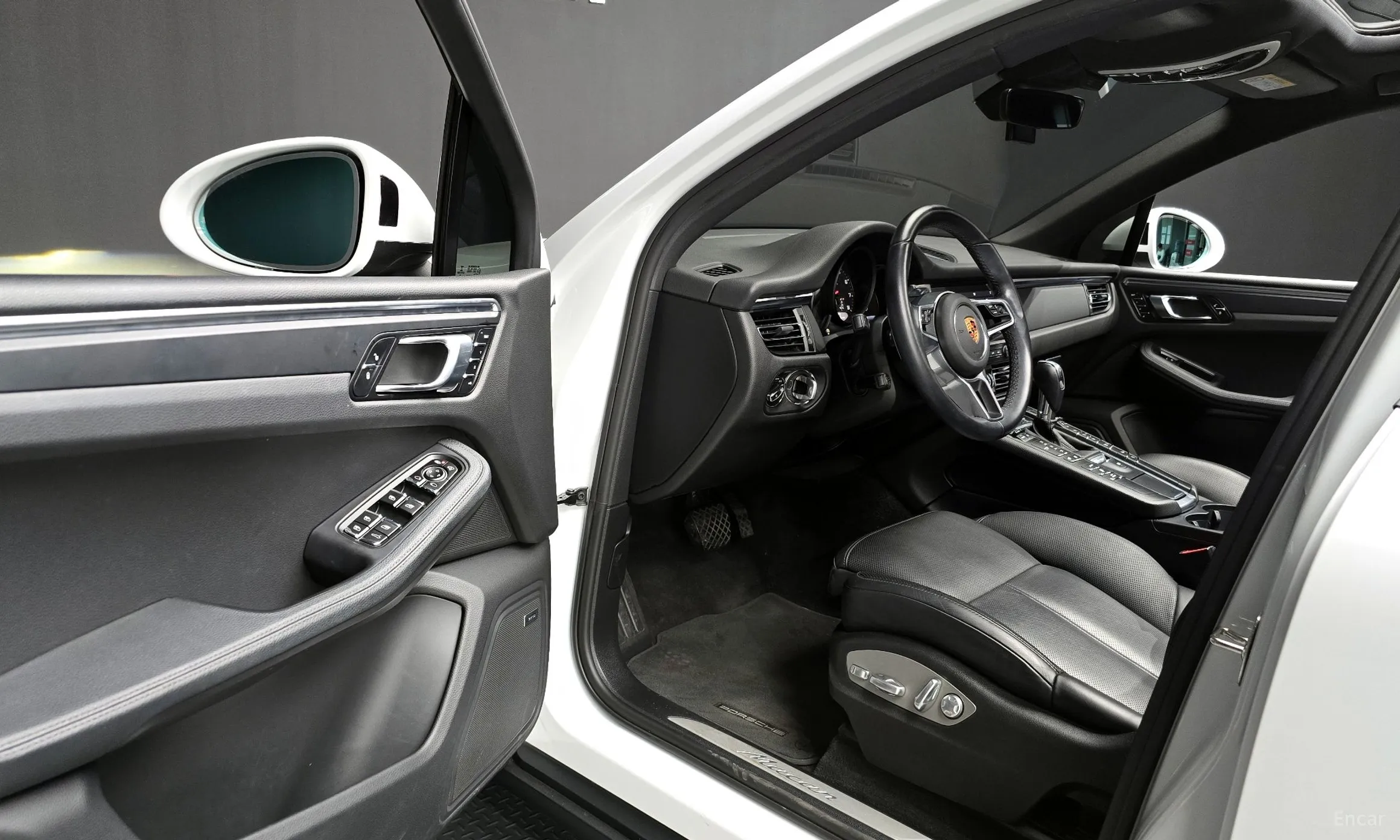 Porsche Macan превью 11