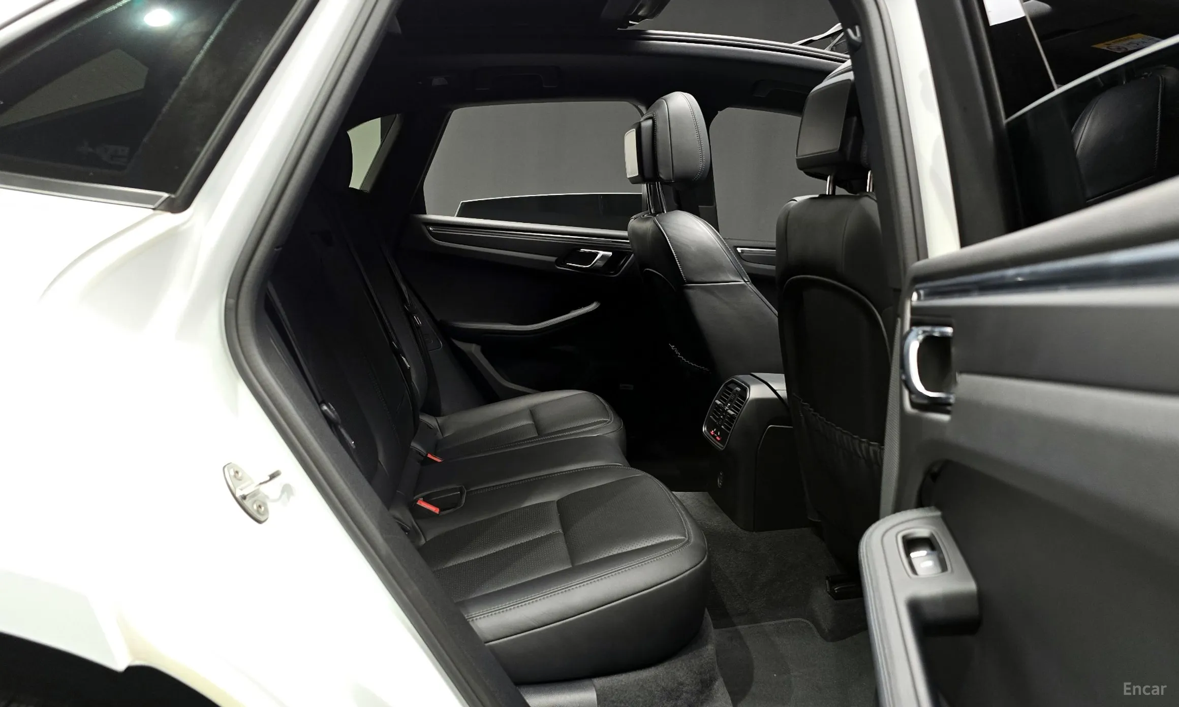 Porsche Macan превью 12