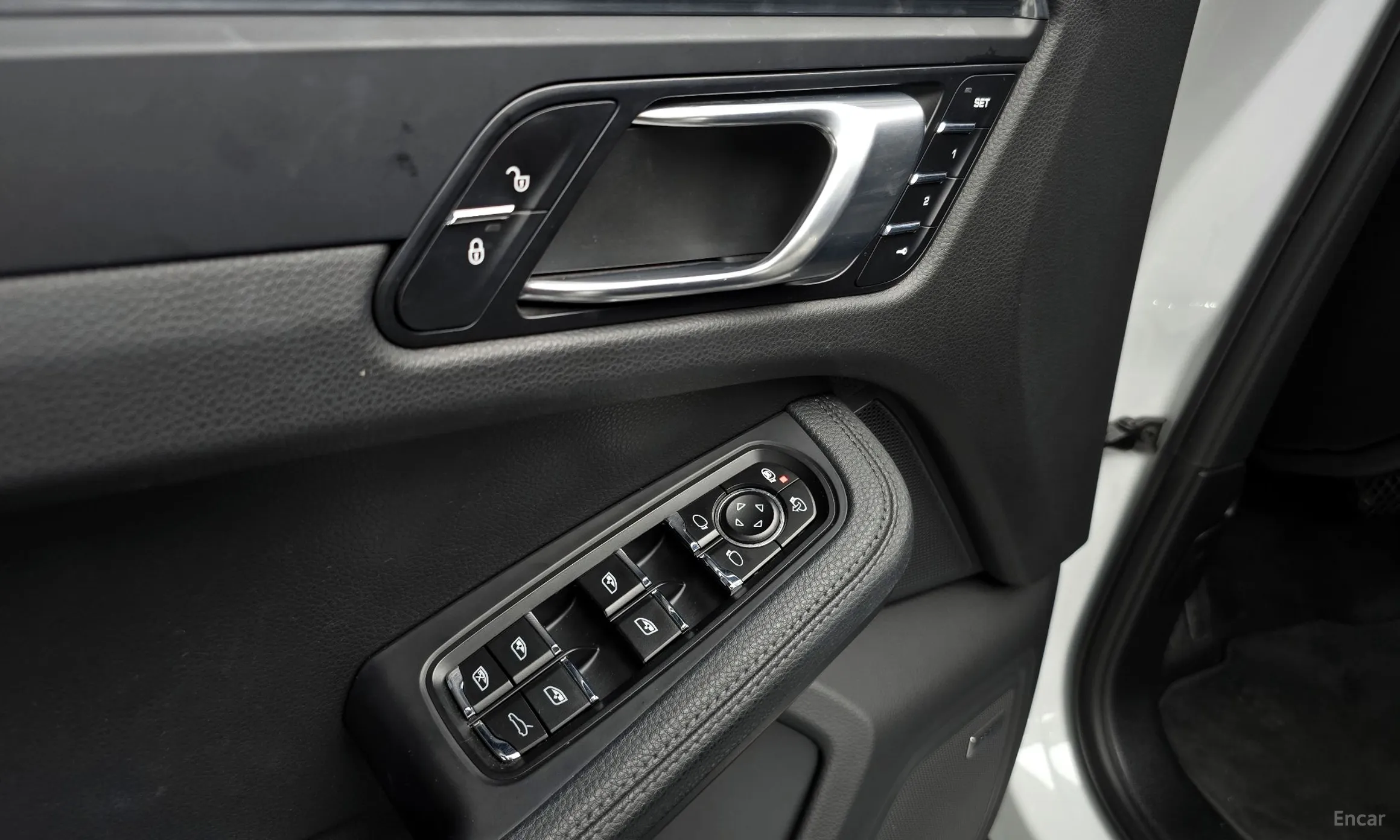 Porsche Macan превью 17