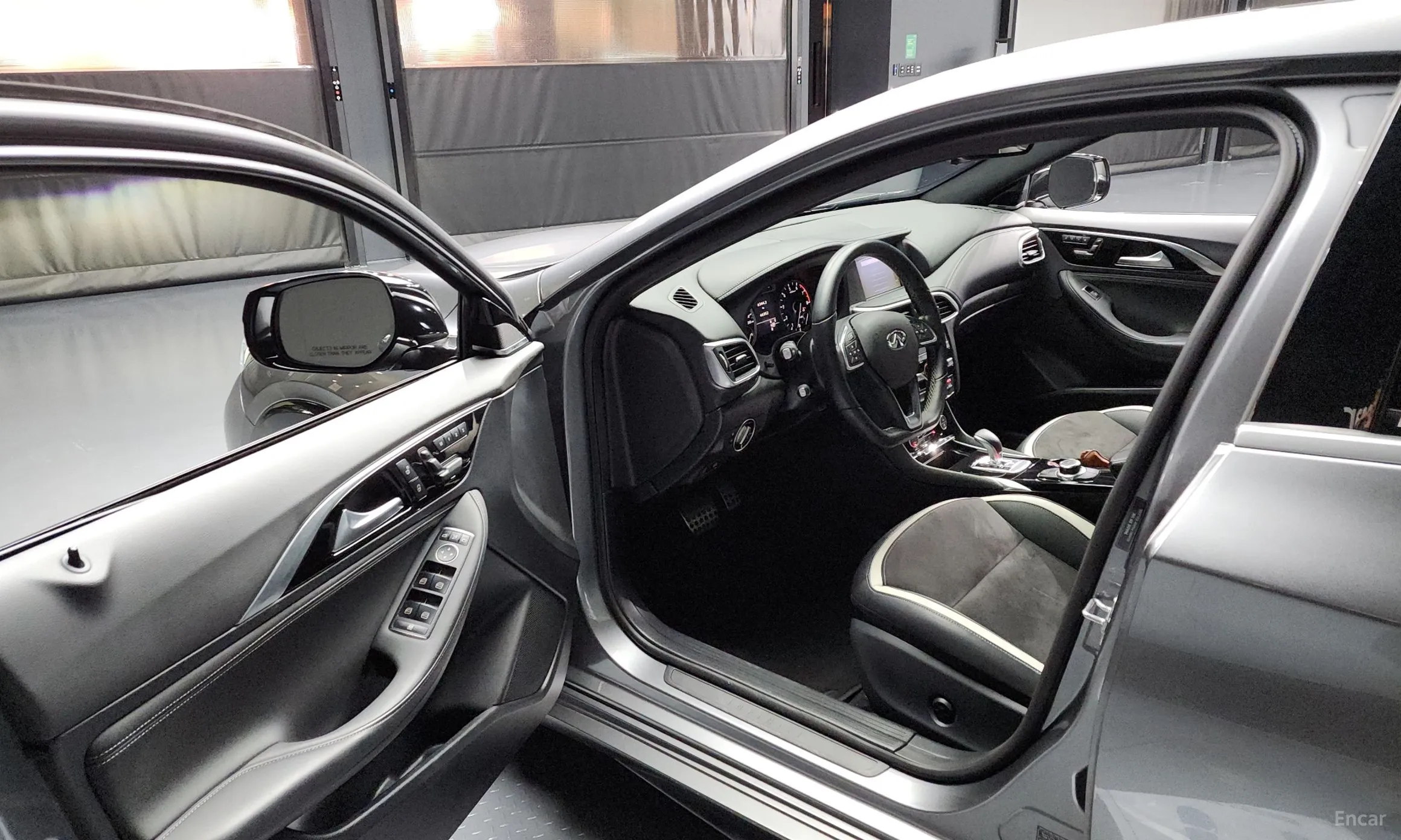 Infiniti Q30 превью 10