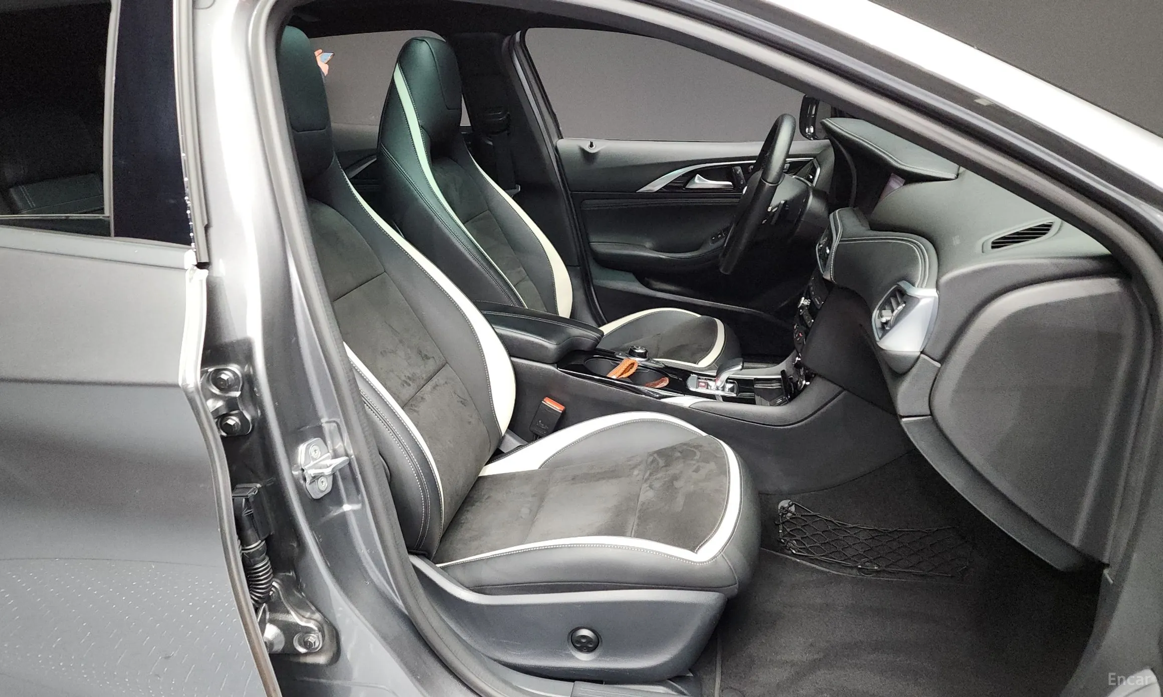 Infiniti Q30 превью 11