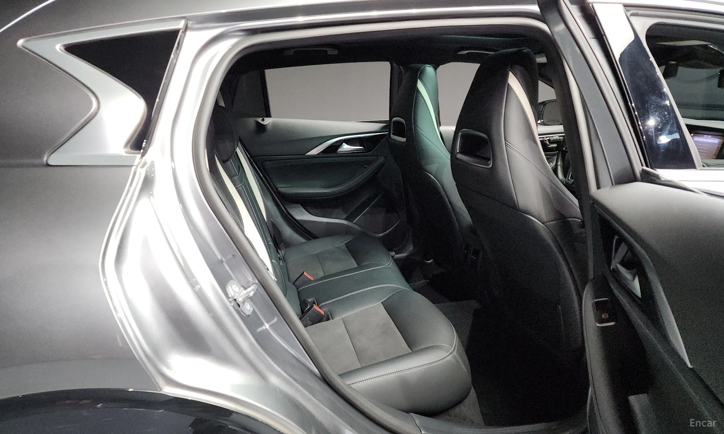 Infiniti Q30 превью 12