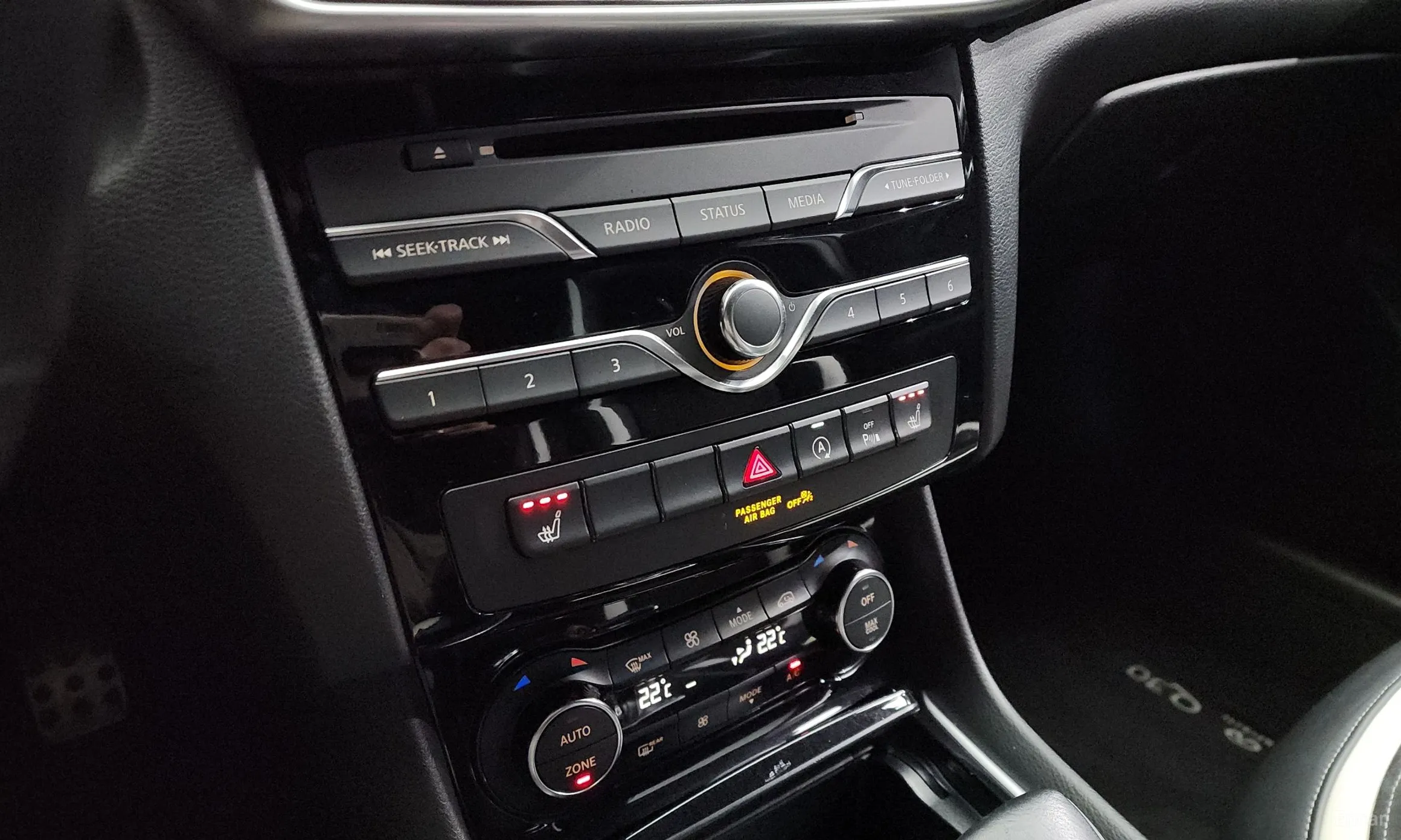 Infiniti Q30 превью 16