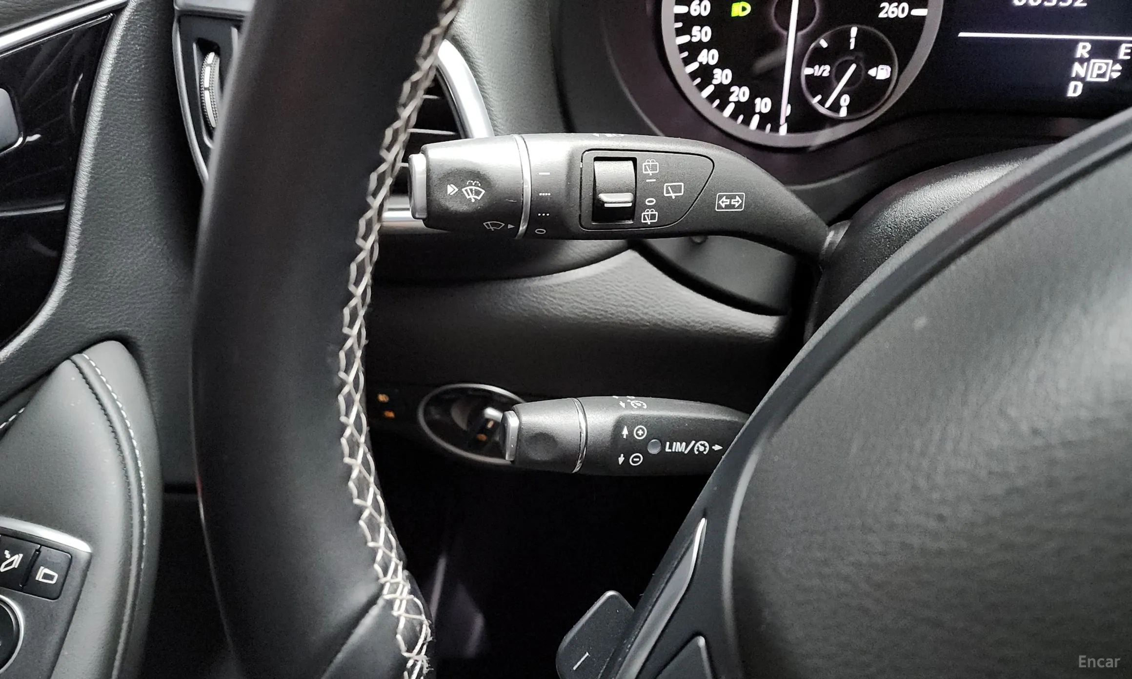 Infiniti Q30 превью 17