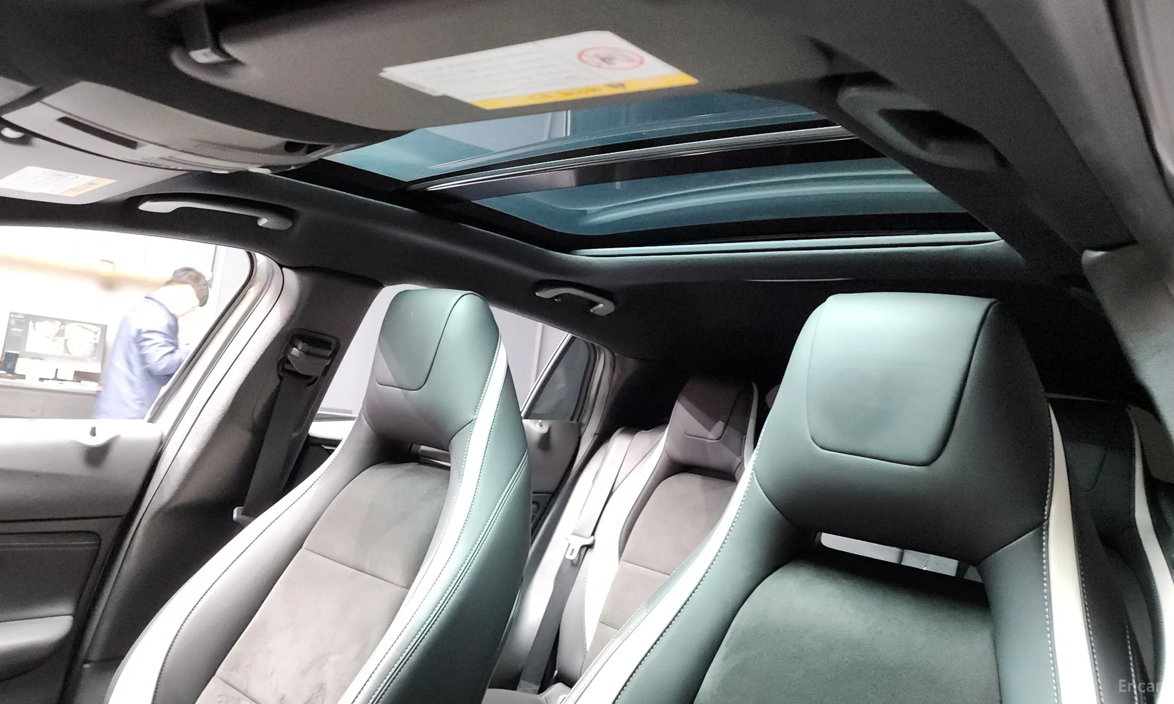 Infiniti Q30 превью 19
